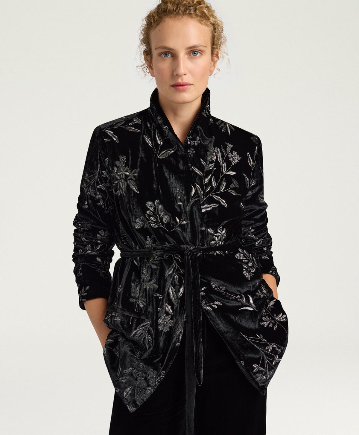 DAHLIA JACKET IN EMBROIDERED VELVET - BLACK | Momonì