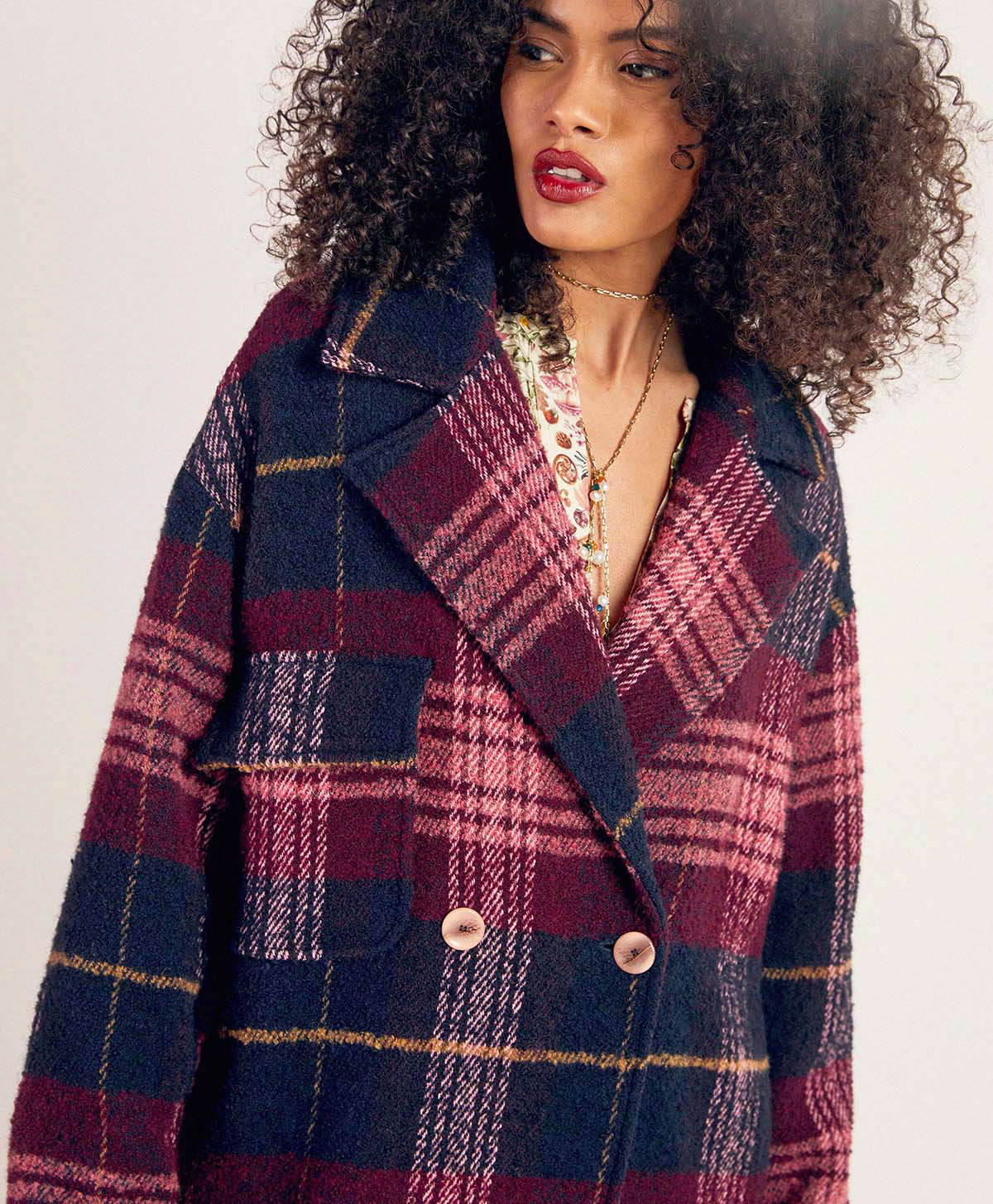 MANTEAU FONTAINEBLEAU EN LAINE BOUCLÉE À CARREAUX - BORDEAUX - Momonì