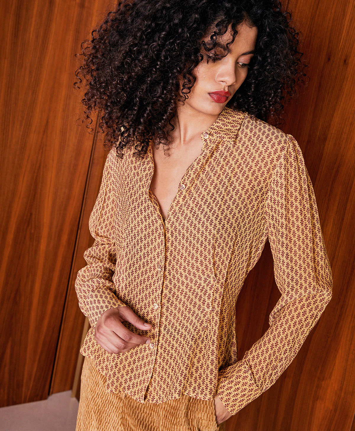 DAFNE SHIRT IN PRINTED CREPON - GOLD/BURGUNDY - Momonì