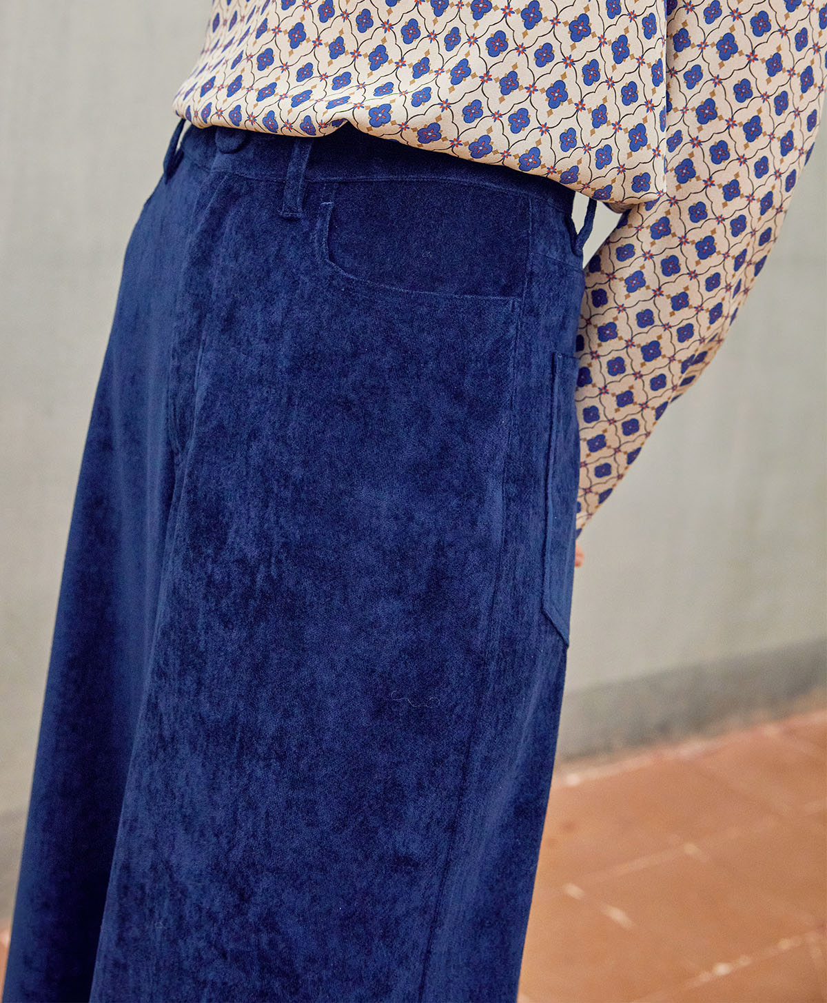 GUSTAVE PANT IN ELEGANT SMOOTH VELVET - NIGHT BLUE - Momonì