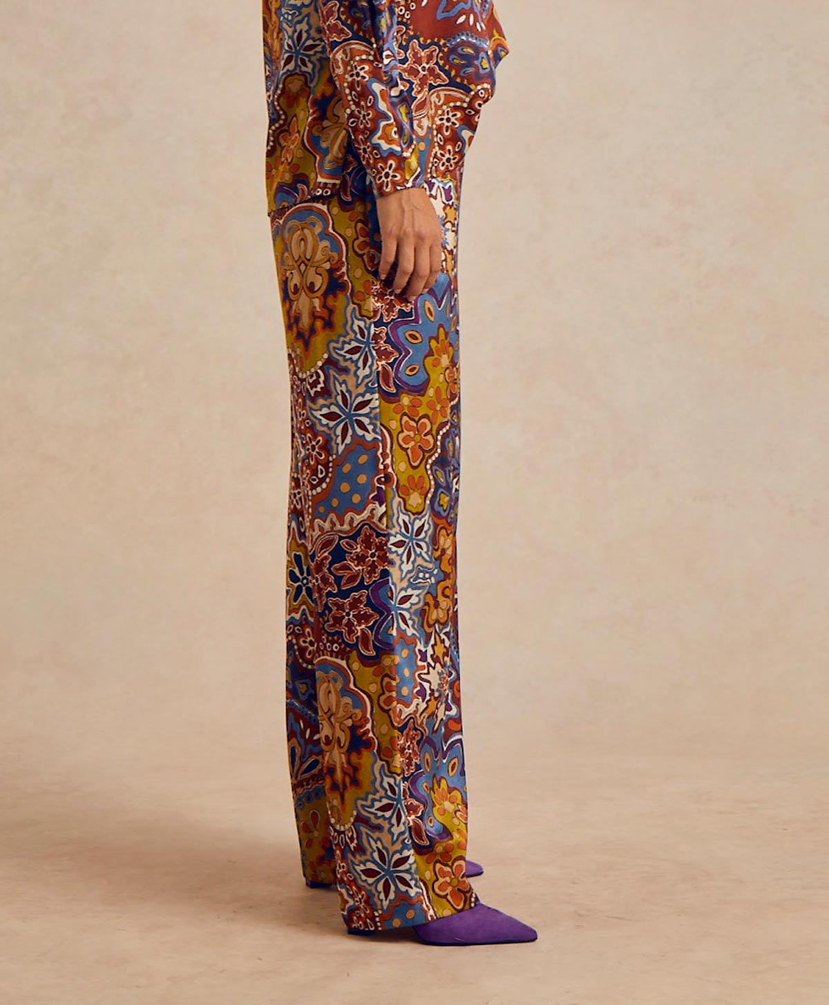 PANTALON BACARRAT EN SATIN STRETCH IMPRIMÉ - BRUN/ORANGE - Momonì
