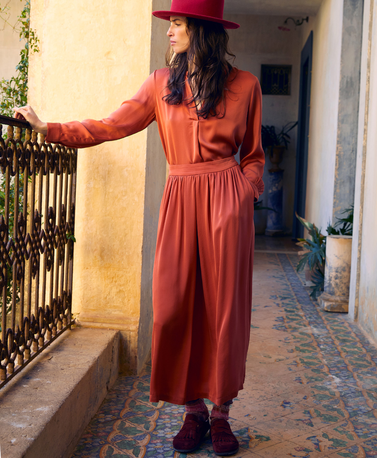 NICOLAS SKIRT IN SOLID COLOUR SATIN CREPE - ANTIQUE PINK - Clothing - Momonì