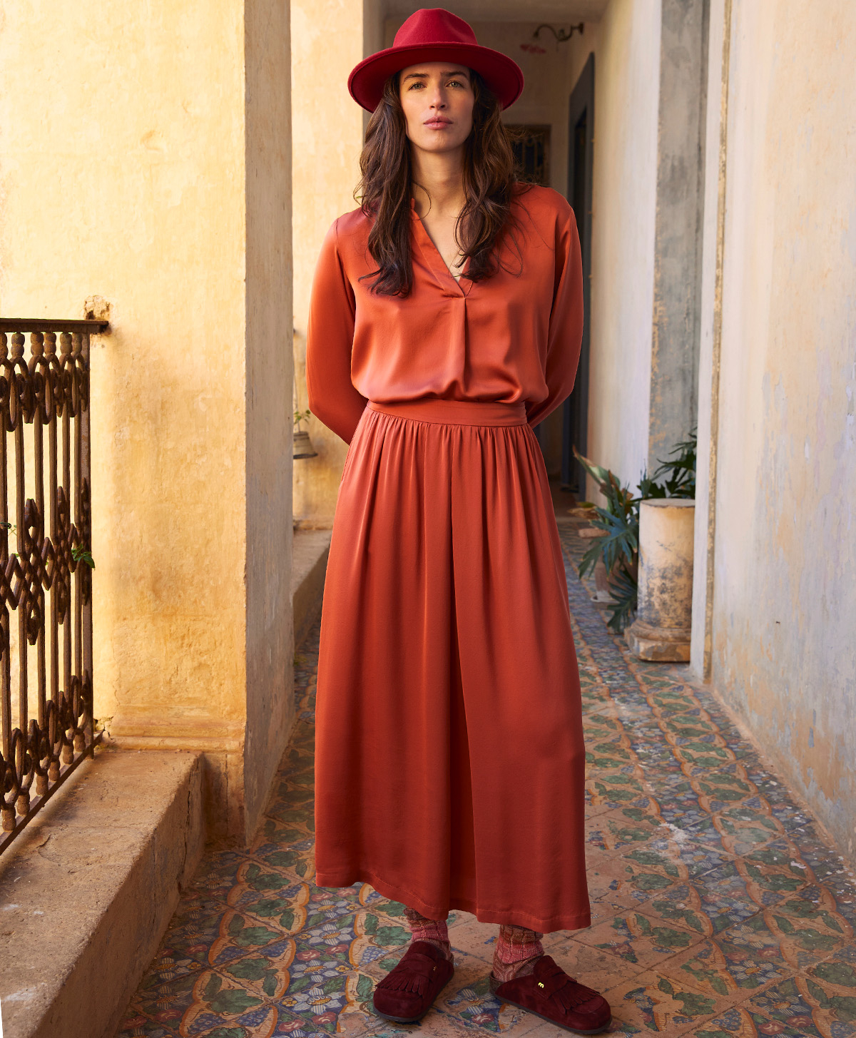 NICOLAS SKIRT IN SOLID COLOUR SATIN CREPE - ANTIQUE PINK - Momonì