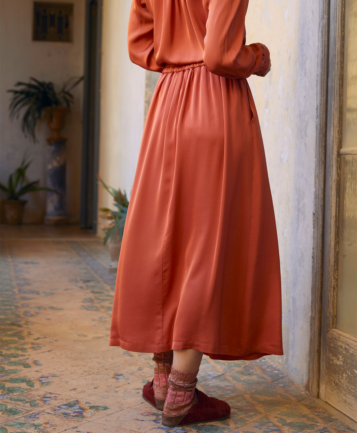 NICOLAS SKIRT IN SOLID COLOUR SATIN CREPE - ANTIQUE PINK - Momonì