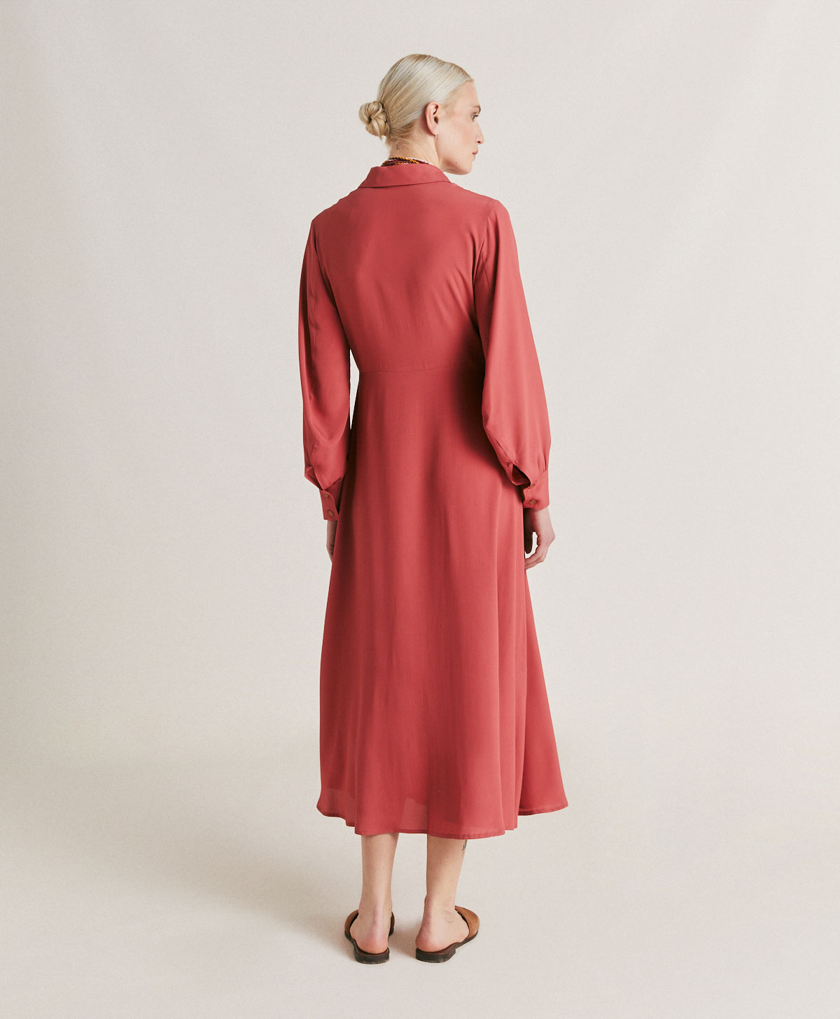 ROBE BETHANY EN ACÉTATE DE SOIE UNI - AMARANTE - Momonì