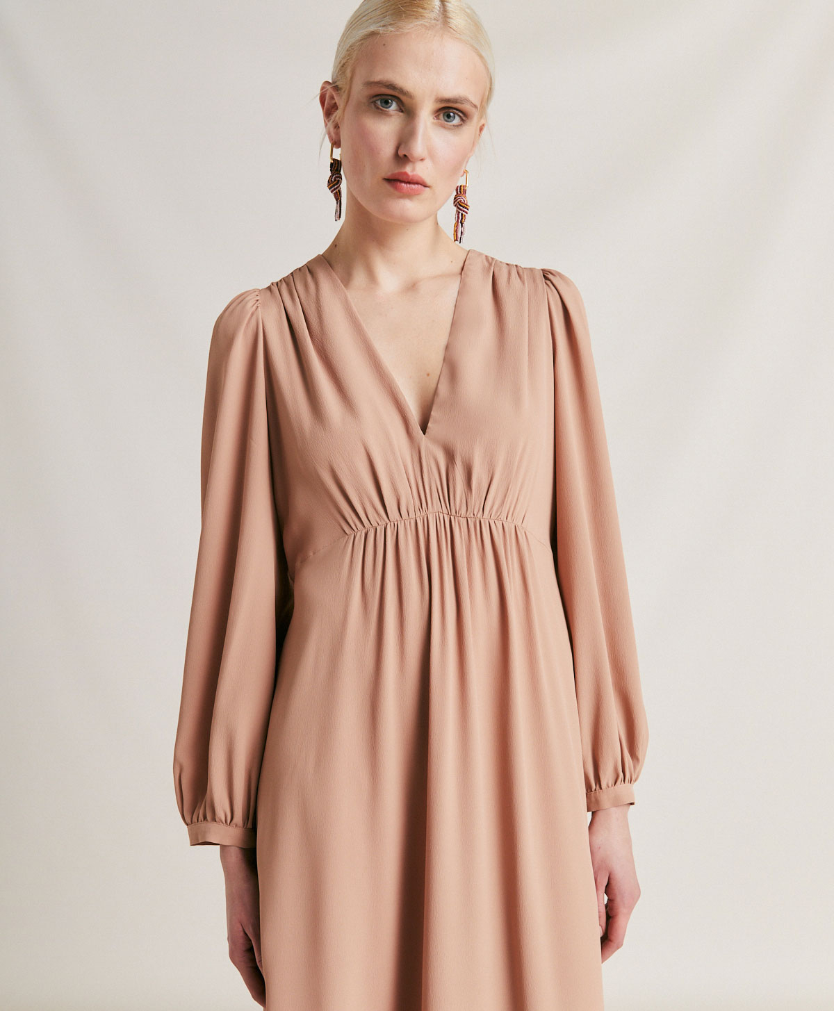 ARTEMISIA DRESS IN SOLID COLOUR ACETATE SILK  - NUDE - Momonì