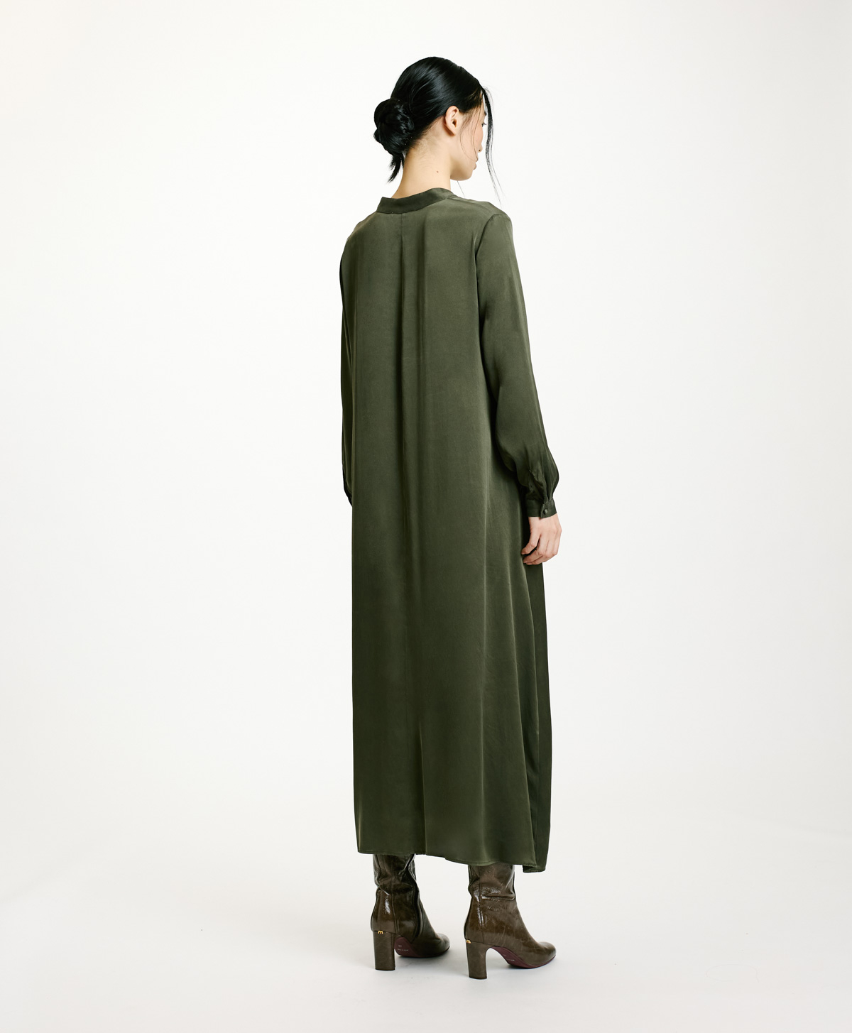 ATENA DRESS IN SOLID COLOUR SANDWASHED SILK - BAMBOO - Momonì