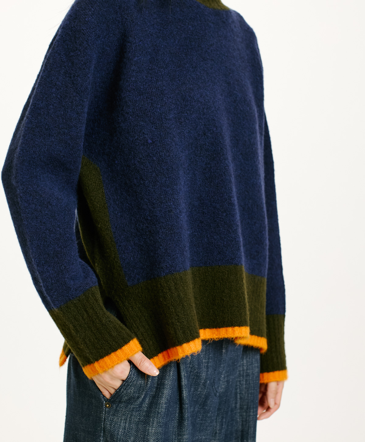 INU SWEATER IN COLOUR BLOCK FLEECE-EFFECT WOOL - BLUE - Momonì