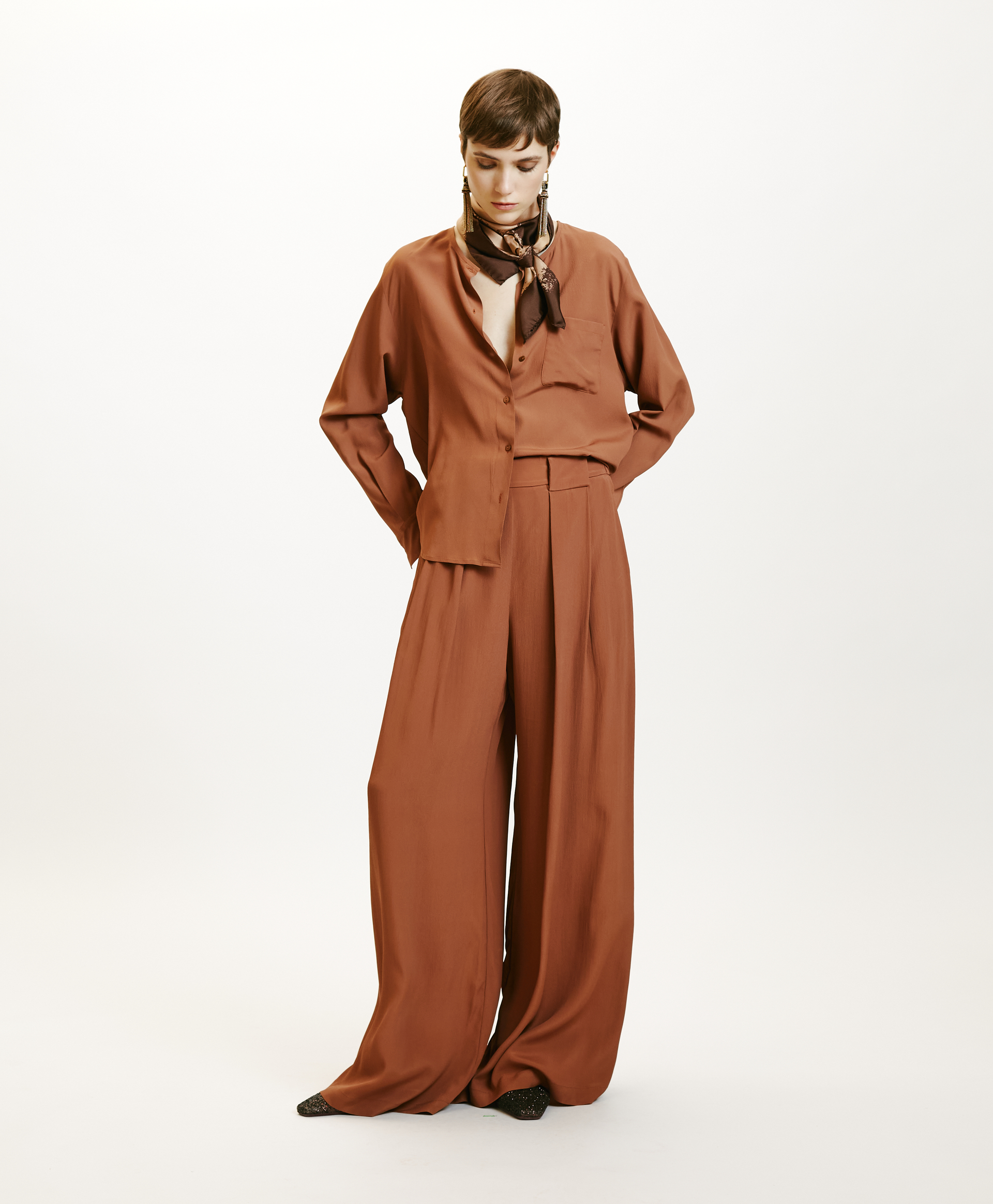 DARUMA SHIRT IN SOLID COLOUR ACETATE SILK - ALMOND - Momonì
