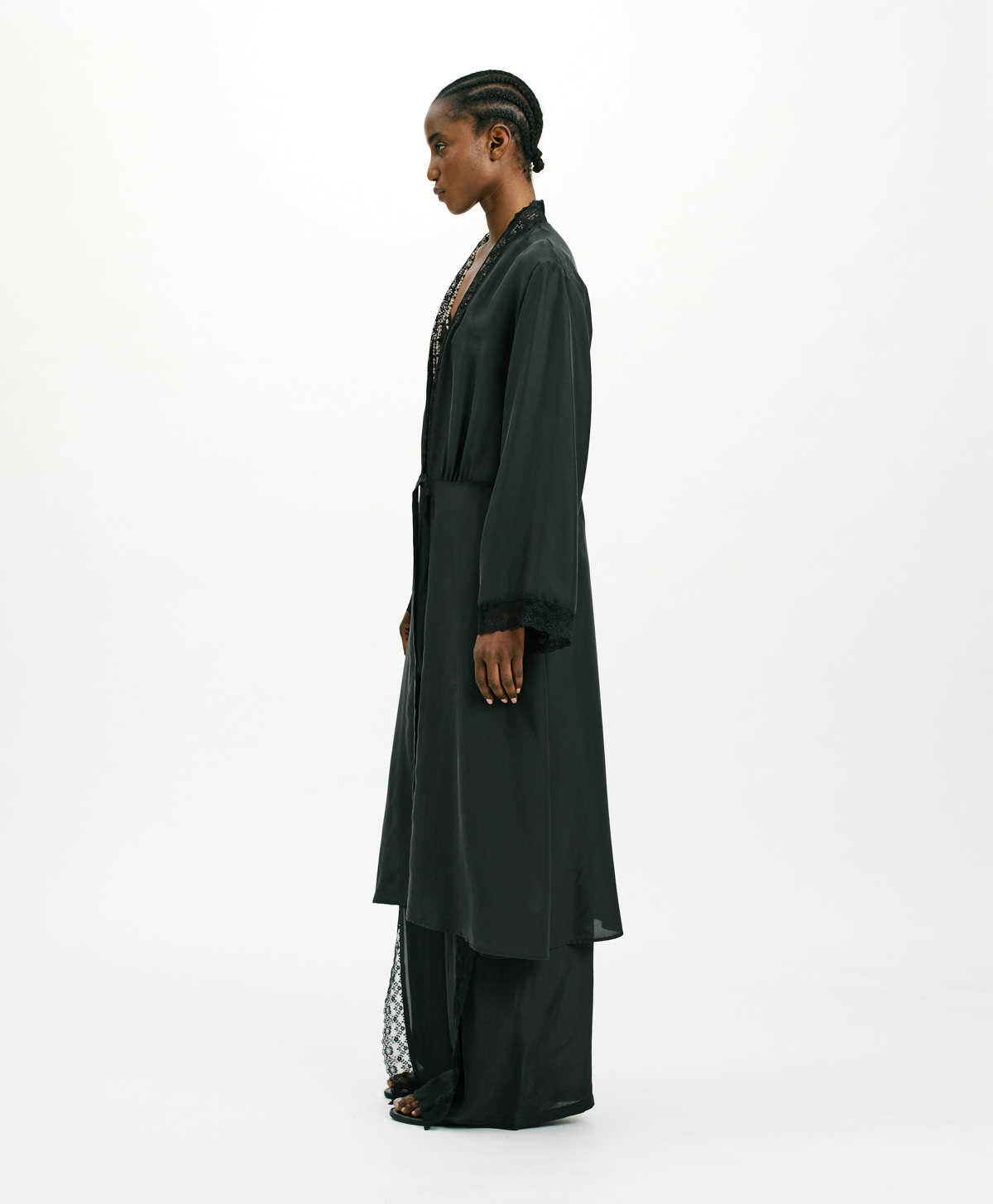 URUGUAY COAT IN HABUTAI WITH VALENCIENNES - BLACK - Momonì