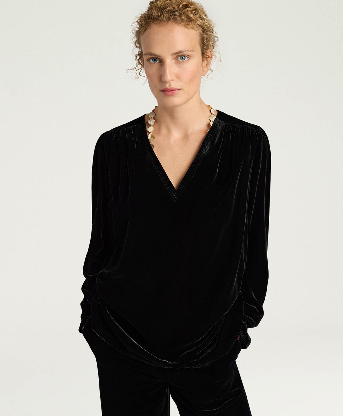 APPLE BLOUSE IN SMOOTH VELVET - BLACK - Clothing - Momonì