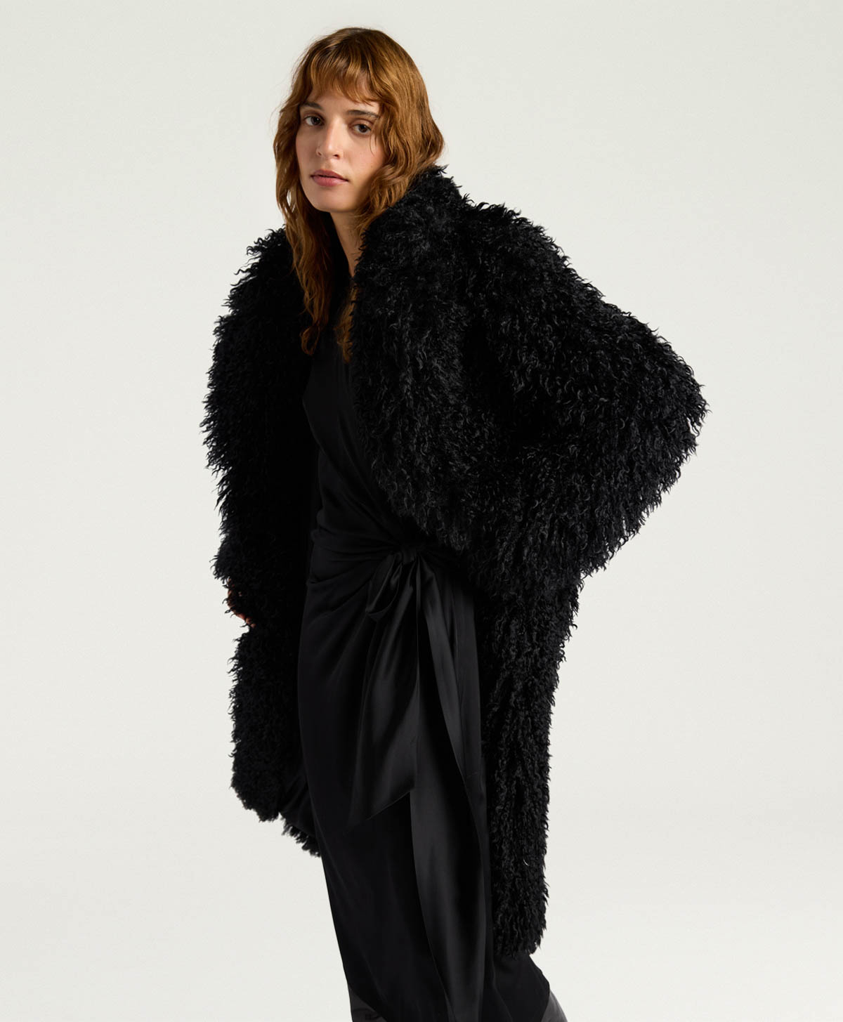 MANTEAU CALENDULA EN FAUSSE FOURRURE - NOIR - Momonì