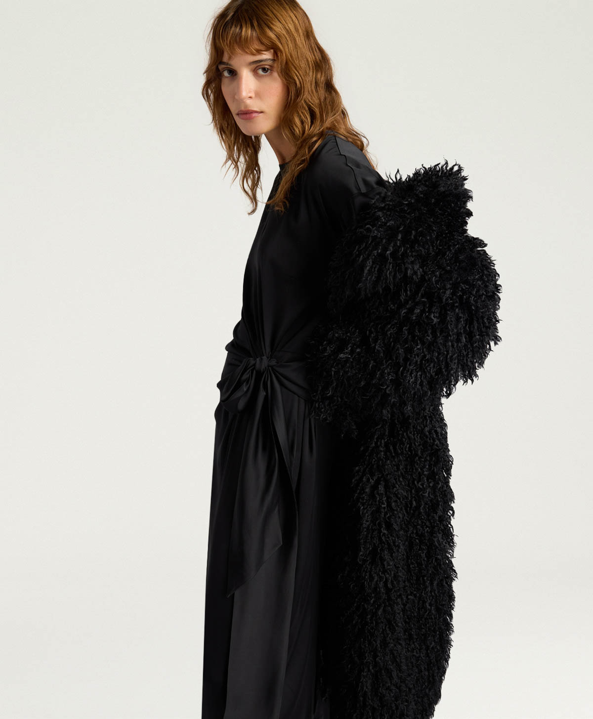 ROBE LOTUS EN SATIN DE VISCOSE STRETCH - NOIR - Momonì