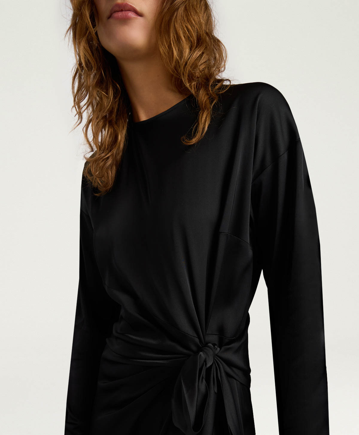 ROBE LOTUS EN SATIN DE VISCOSE STRETCH - NOIR - Momonì