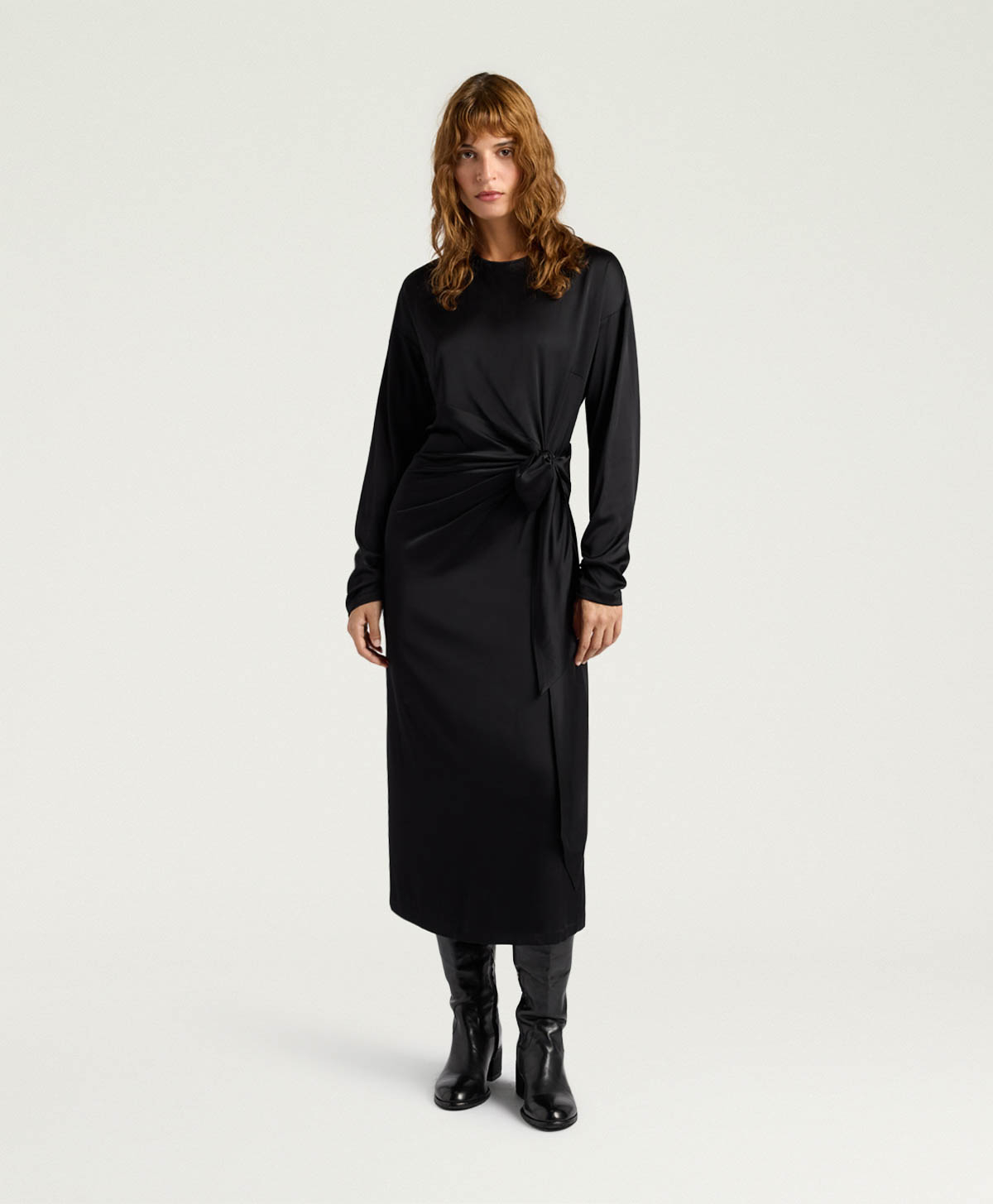 ROBE LOTUS EN SATIN DE VISCOSE STRETCH - NOIR - Clothing - Momonì