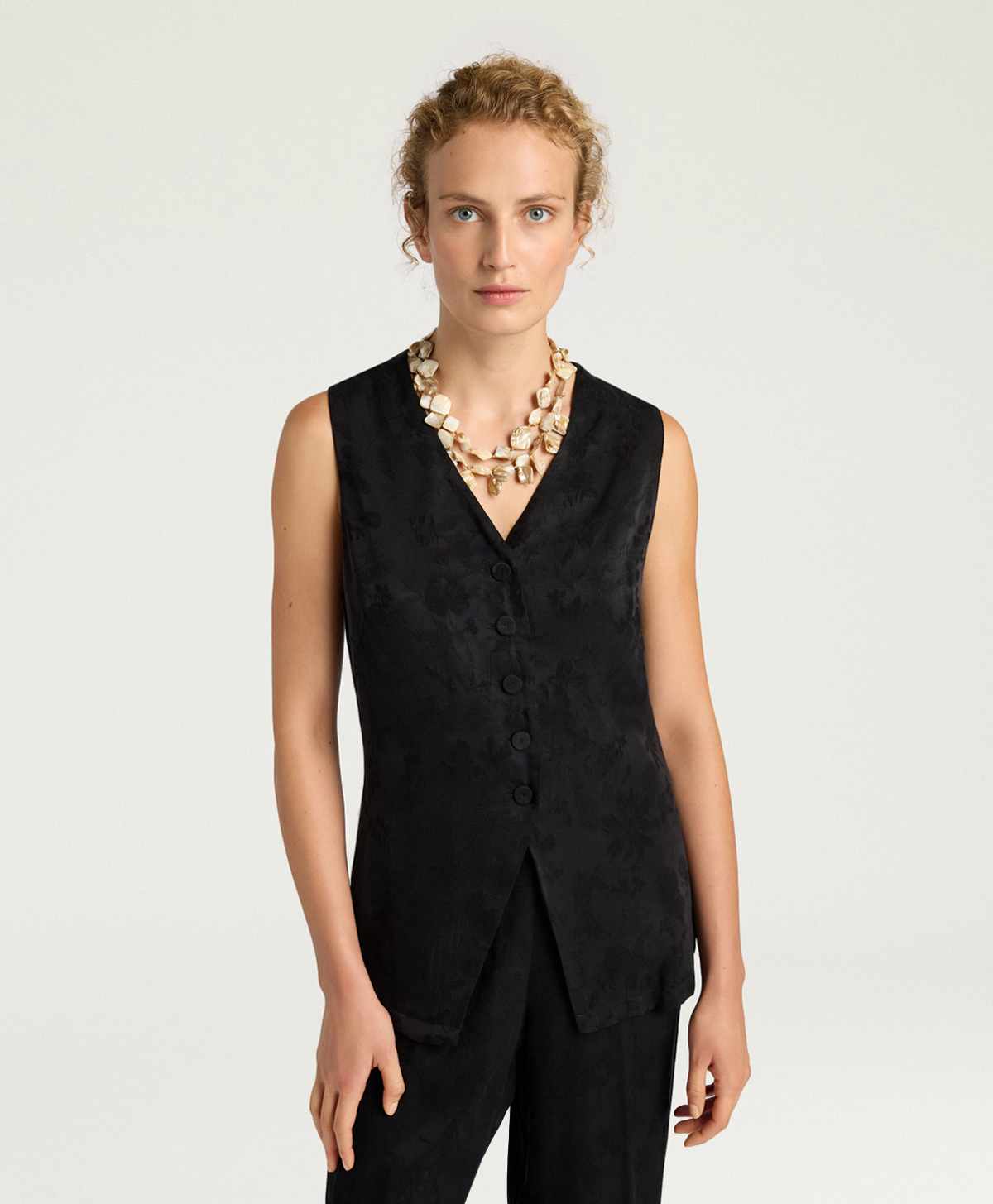 GILET COURTFIELD IN CUPRO JAQUARD - NERO - Momonì