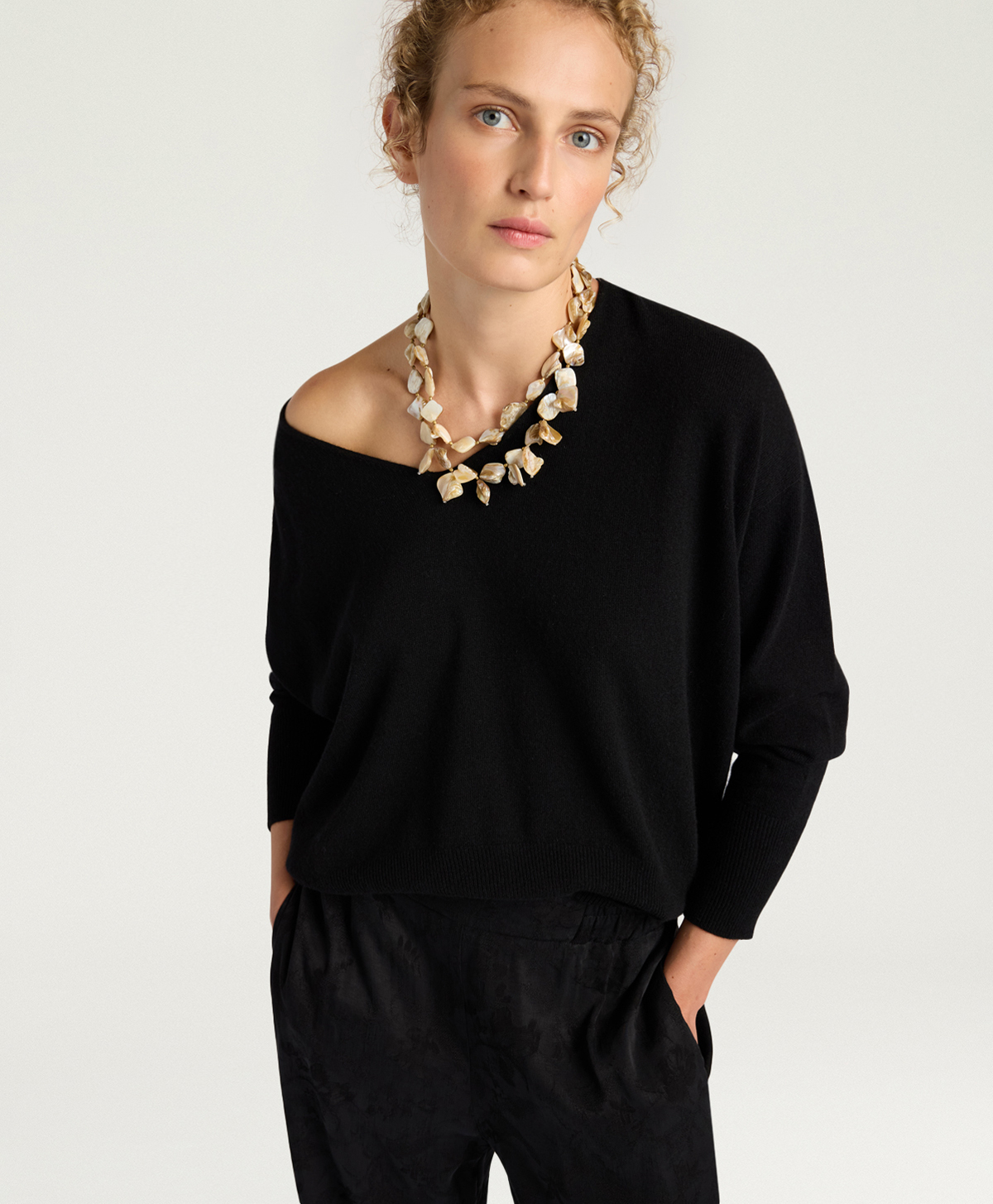 FREESIA SWEATER IN WOOL/CASHMERE - BLACK - Clothing - Momonì