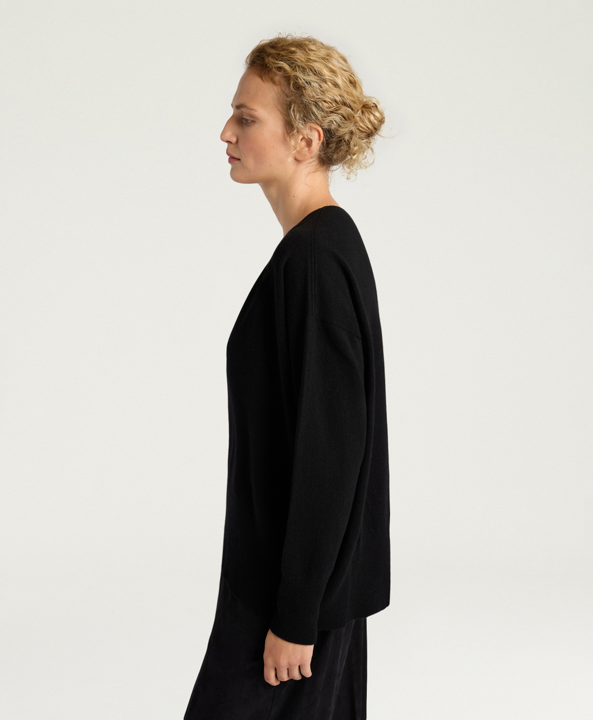 MAGLIA FREESIA IN LANA MISTO CACHEMIRE - NERO - Momonì