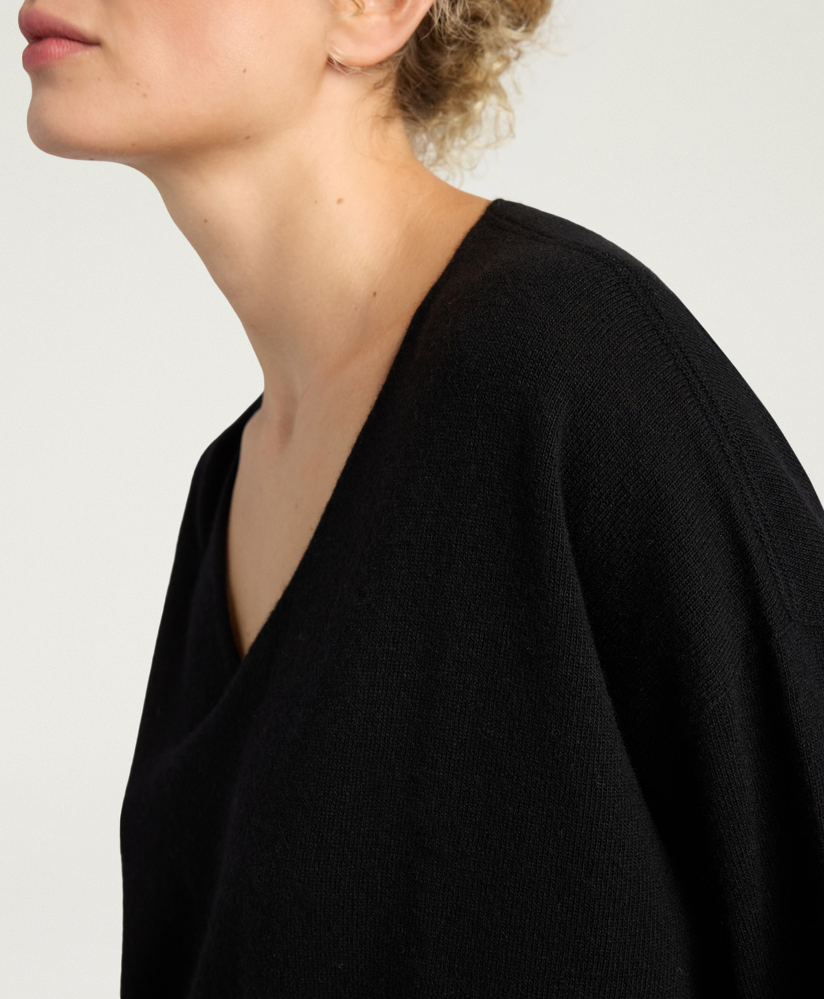 MAGLIA FREESIA IN LANA MISTO CACHEMIRE - NERO - Momonì