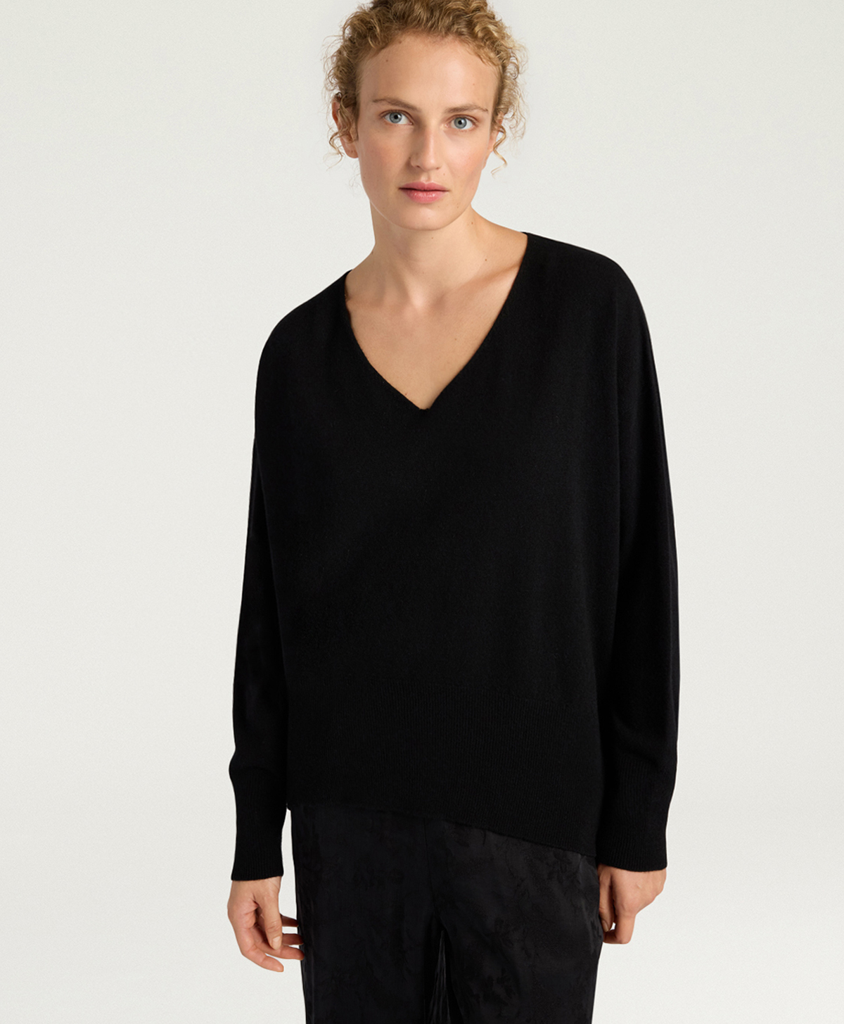 MAGLIA FREESIA IN LANA MISTO CACHEMIRE - NERO - Momonì