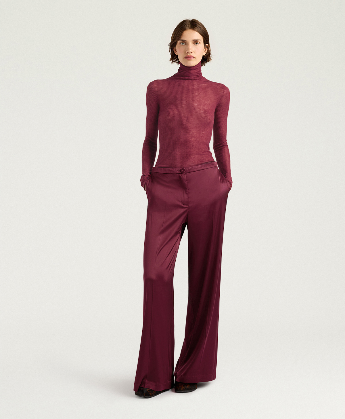 WILDE PANTS IN STRETCH VISCOSE SATIN - WINE RED - Momonì