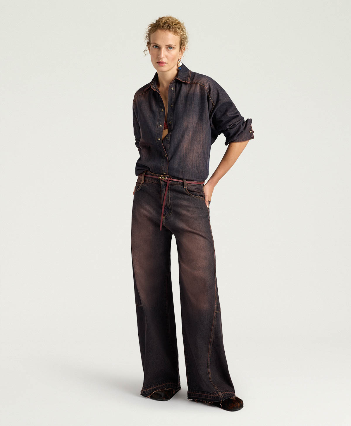 CHEMISIER SAMUEL EN DENIM STONEWASH SURTEINT 6 OZ - WINE RED - Momonì