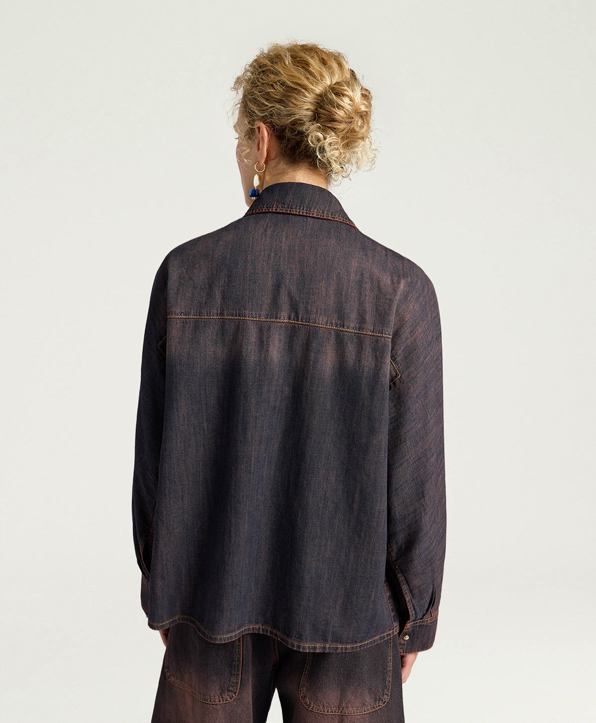 CHEMISIER SAMUEL EN DENIM STONEWASH SURTEINT 6 OZ - WINE RED - Momonì