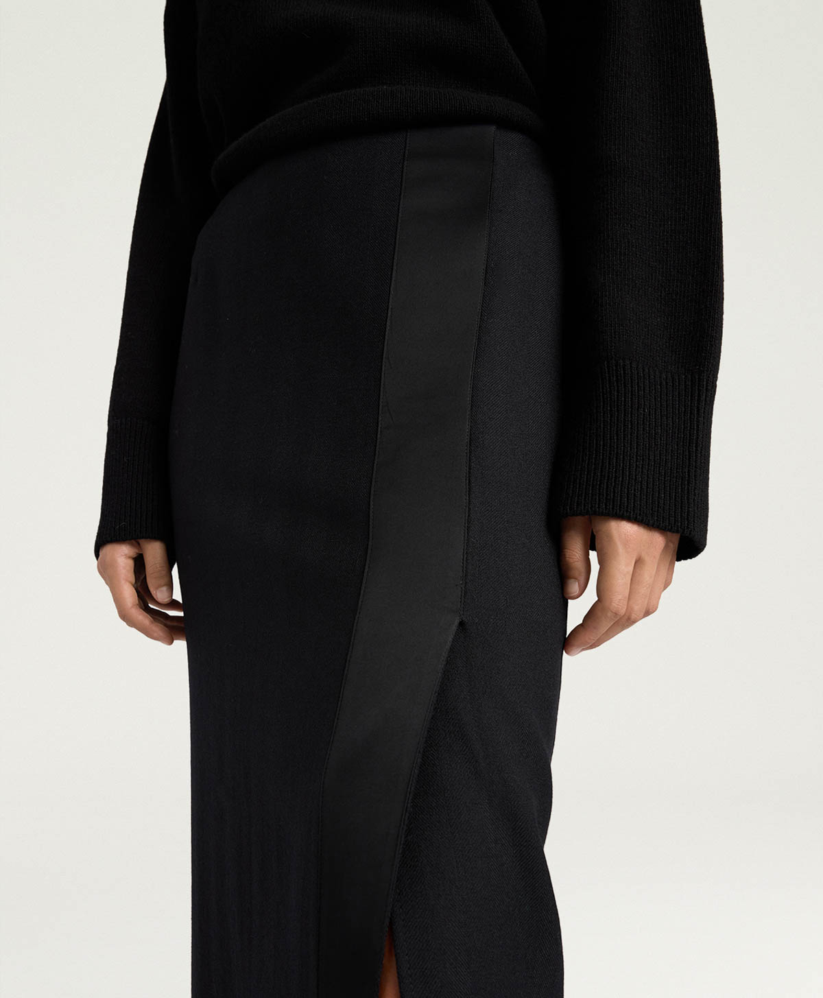 ARIA SKIRT IN SOLID COLOUR CHEVRON WOOL - BLACK - Momonì