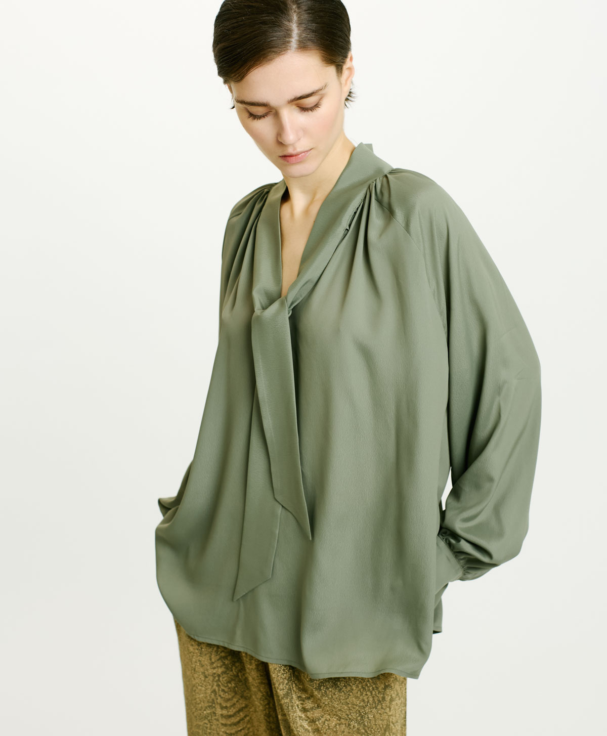 BLOUSE TABATINGA EN GEORGETTE DE VISCOSE - VERT SAGE - Clothing - Momonì