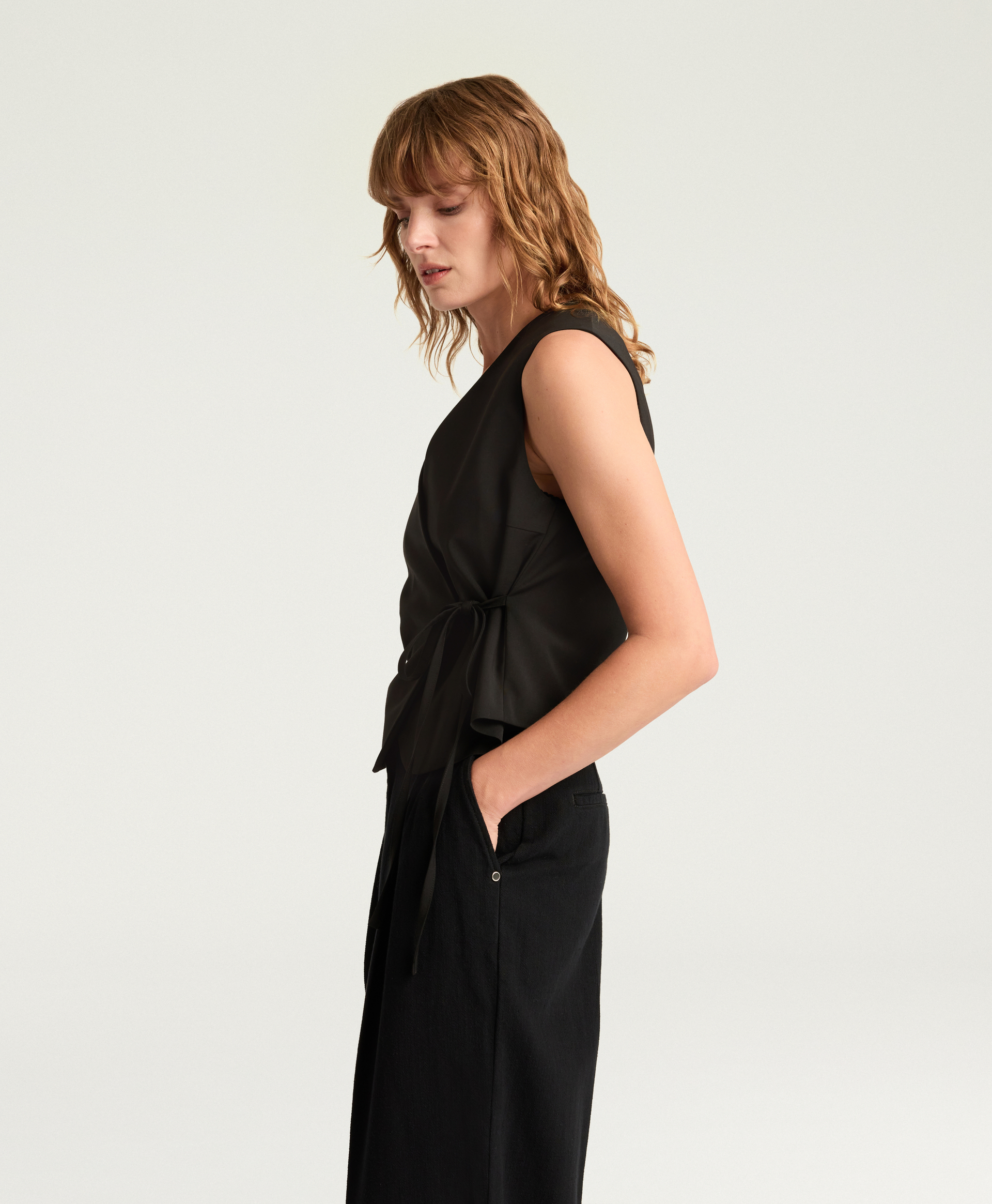 CEYLON GILET IN BI-STRETCH COOL WOOL - BLACK - Momonì