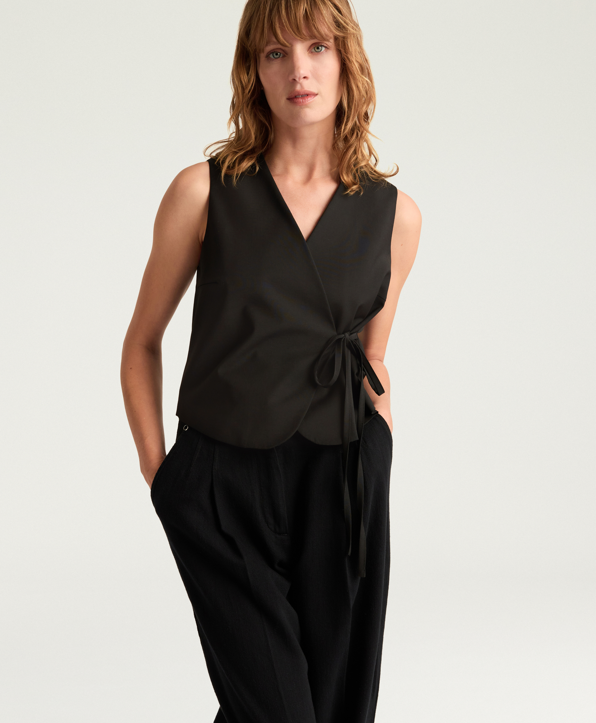 CEYLON GILET IN BI-STRETCH COOL WOOL - BLACK - Momonì