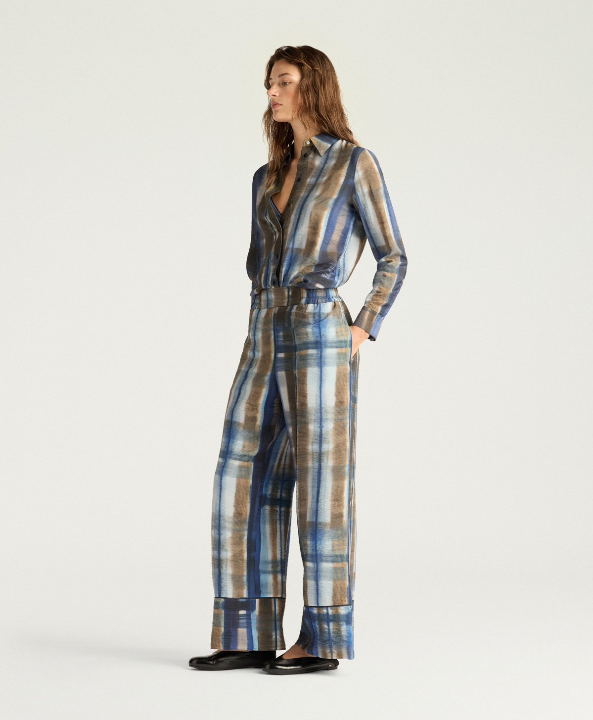DAIKI PANTS IN PRINTED FLUID VISCOSE - BLUE MULTICOLOR - Momonì