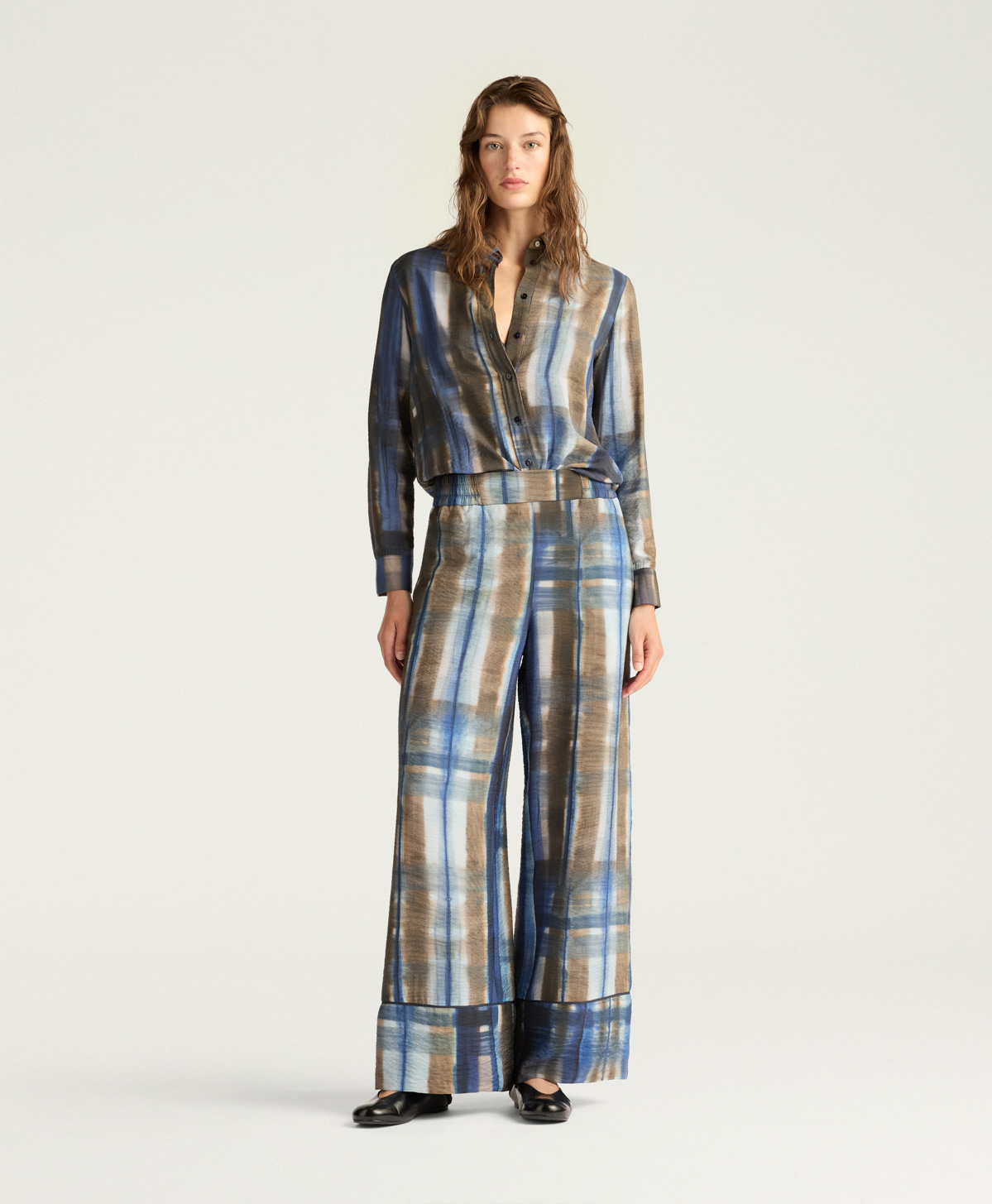 DAIKI PANTS IN PRINTED FLUID VISCOSE - BLUE MULTICOLOR - Momonì