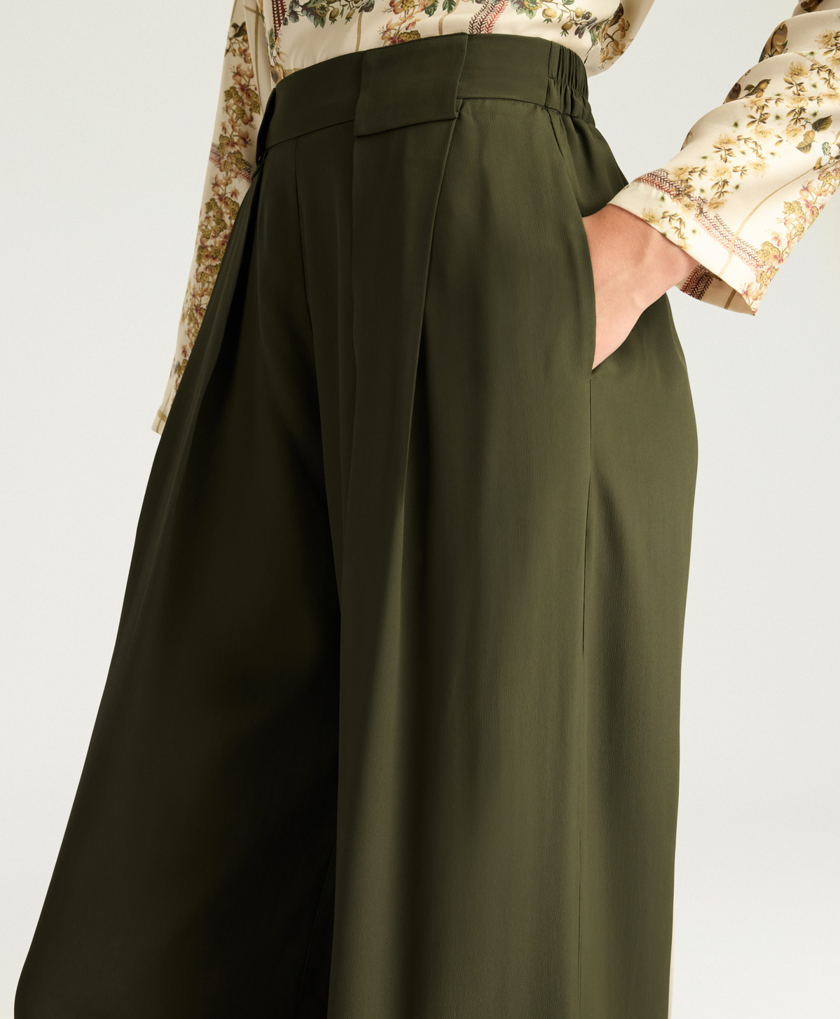 PANTALONES ASPEN DE ACETATO/SEDA LISA - VERDE OSCURO - Momonì