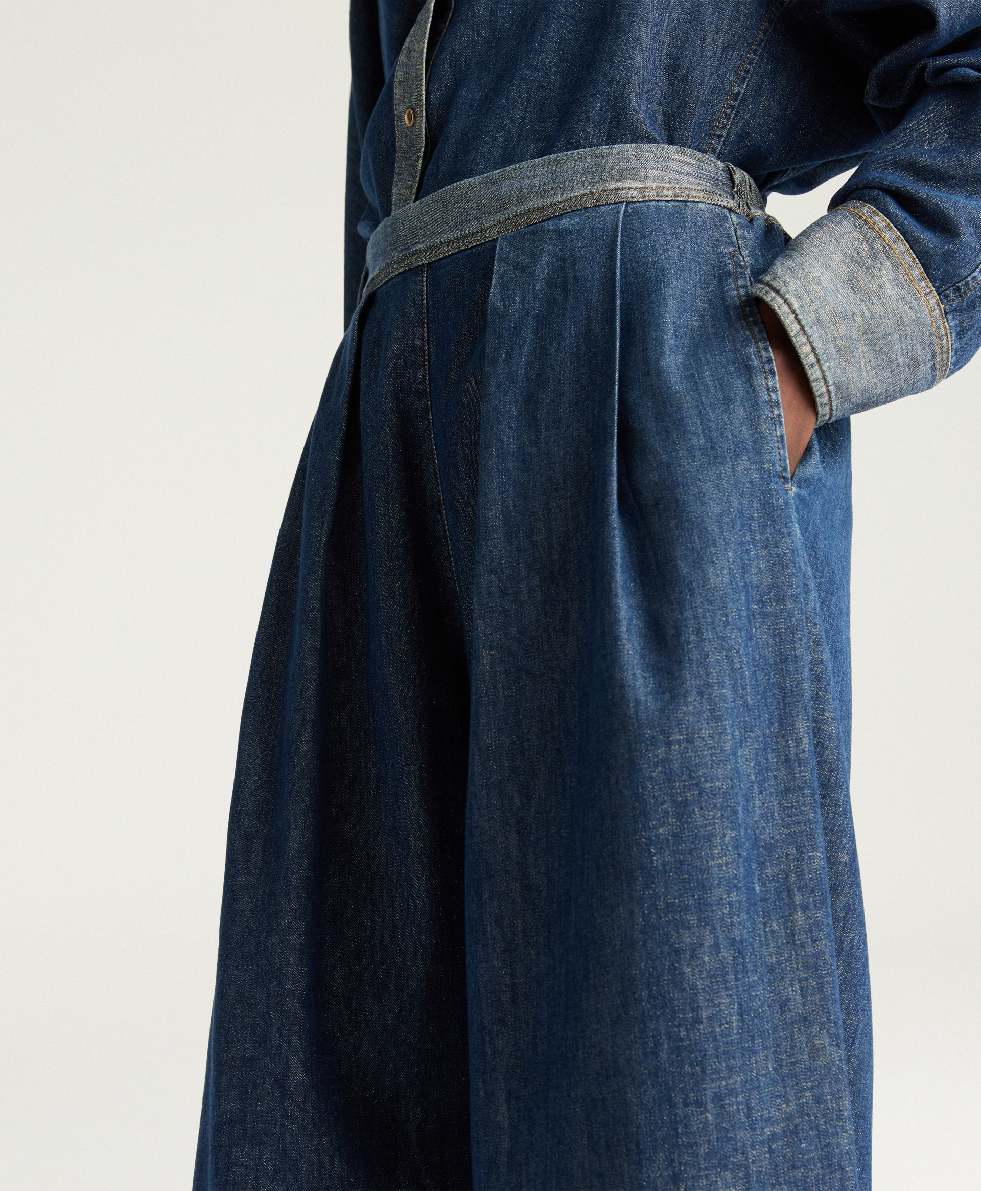 ASPEN PANTS IN LAMINATED DENIM CHAMBRAY - BLUE/GOLD - Momonì