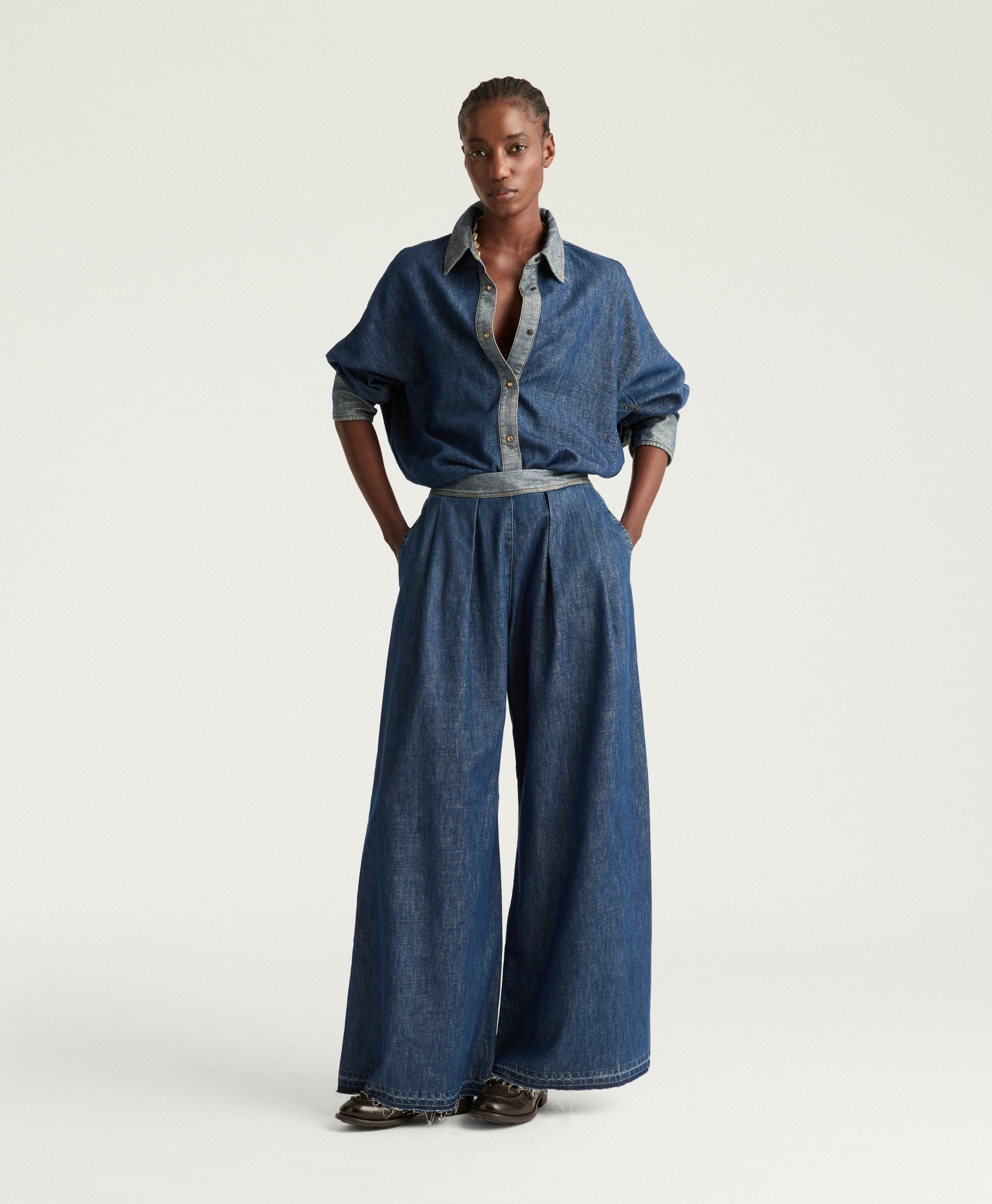 ASPEN PANTS IN LAMINATED DENIM CHAMBRAY - BLUE/GOLD - Momonì