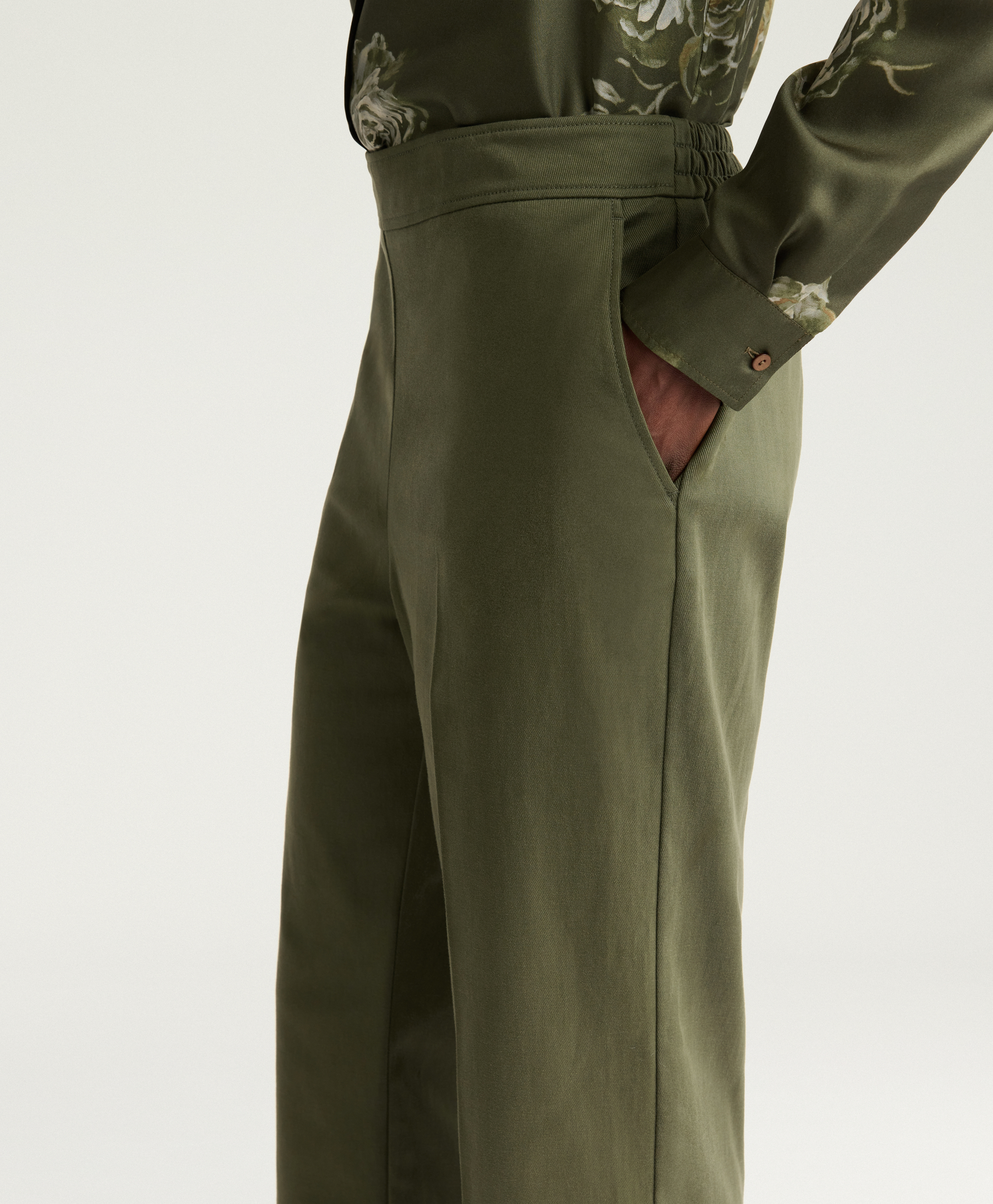 ANDREW PANTS IN STRETCH GABARDINE - OLIVE GREEN - Momonì
