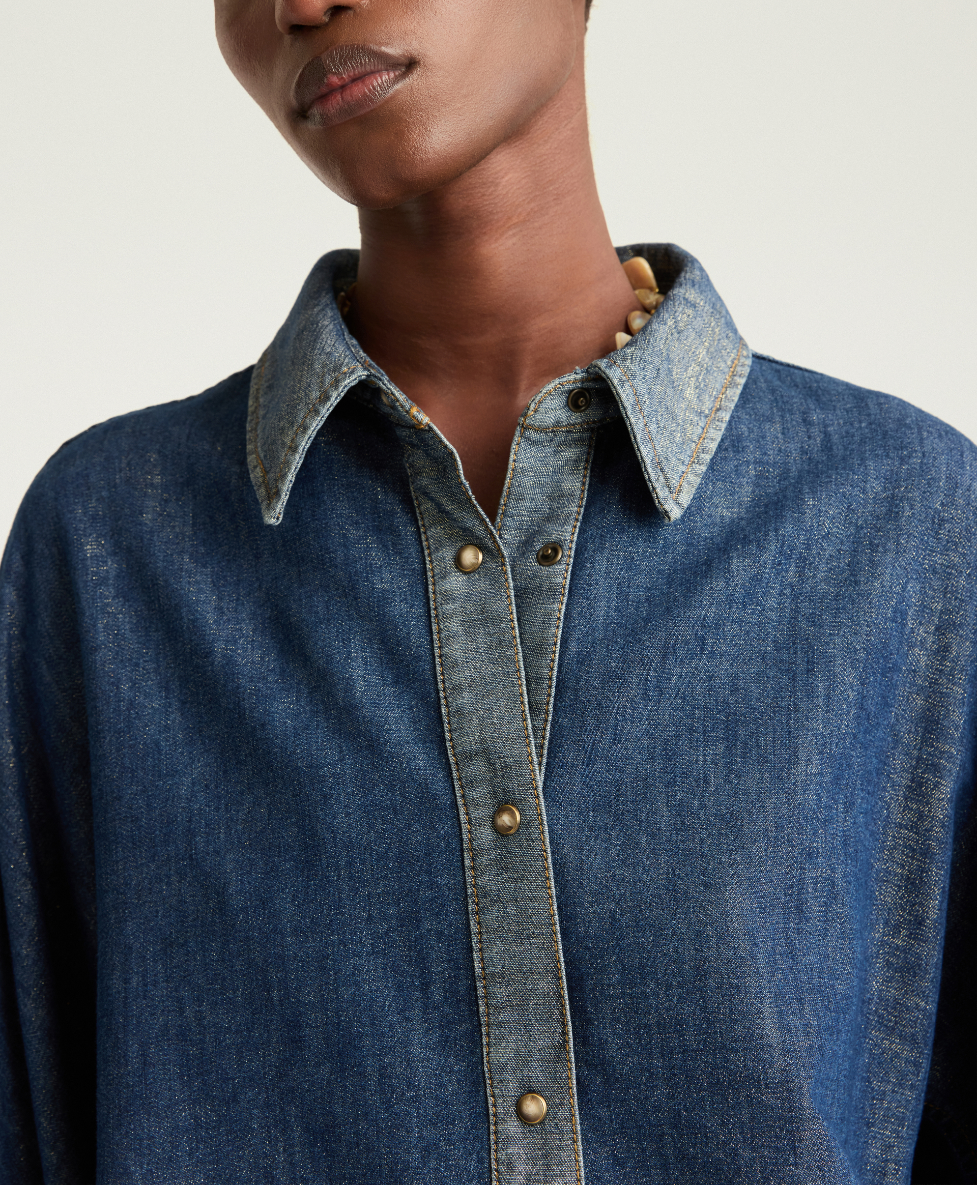 CAMICIA ZOE IN DENIM CHAMBRAY LAMINATO - BLU/ORO - Momonì
