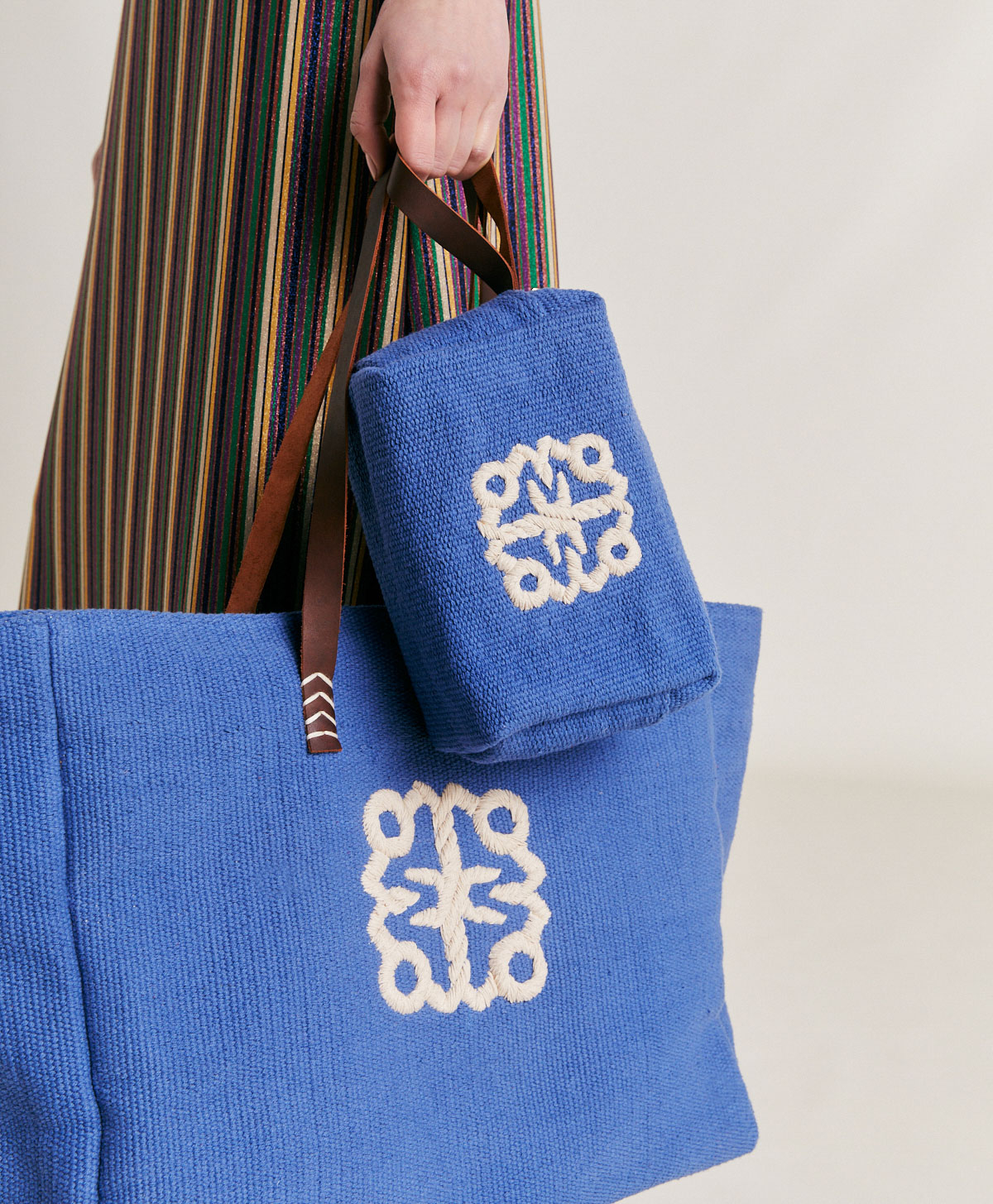 TROUSSE DE MAQUILLAGE PIRA EN TOILE AVEC BRODERIE - BLEU - Momonì