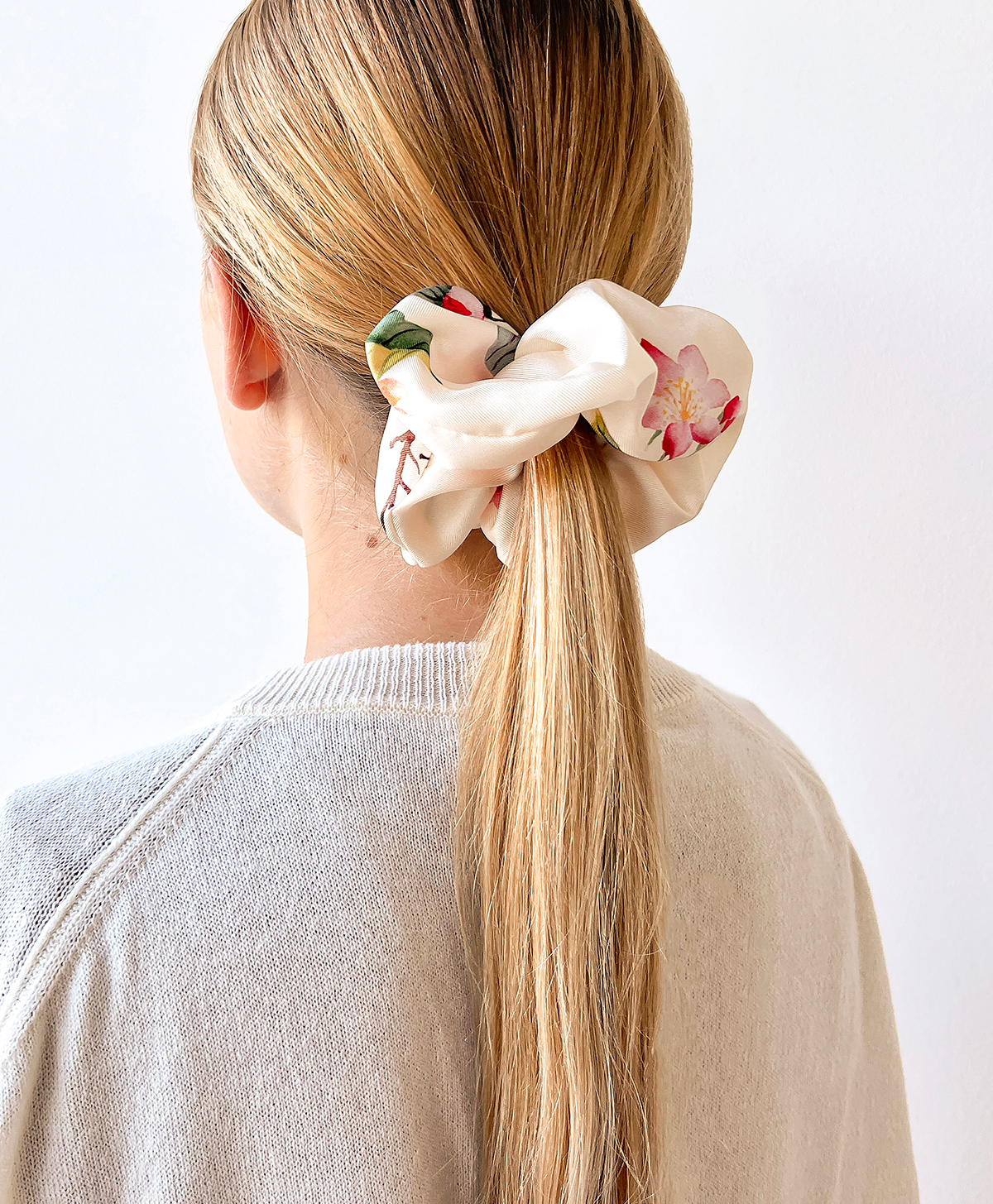 SCRUNCHIE IN PRINTED SILK - CREAM/RED - Momonì
