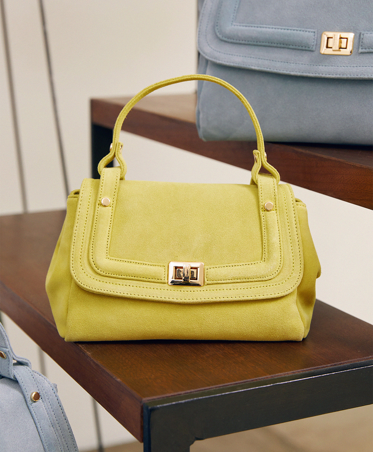 SAC MOMONÌ PETIT FLORE EN CUIR SUÉDÉ -  RÉGLISSE - Momonì