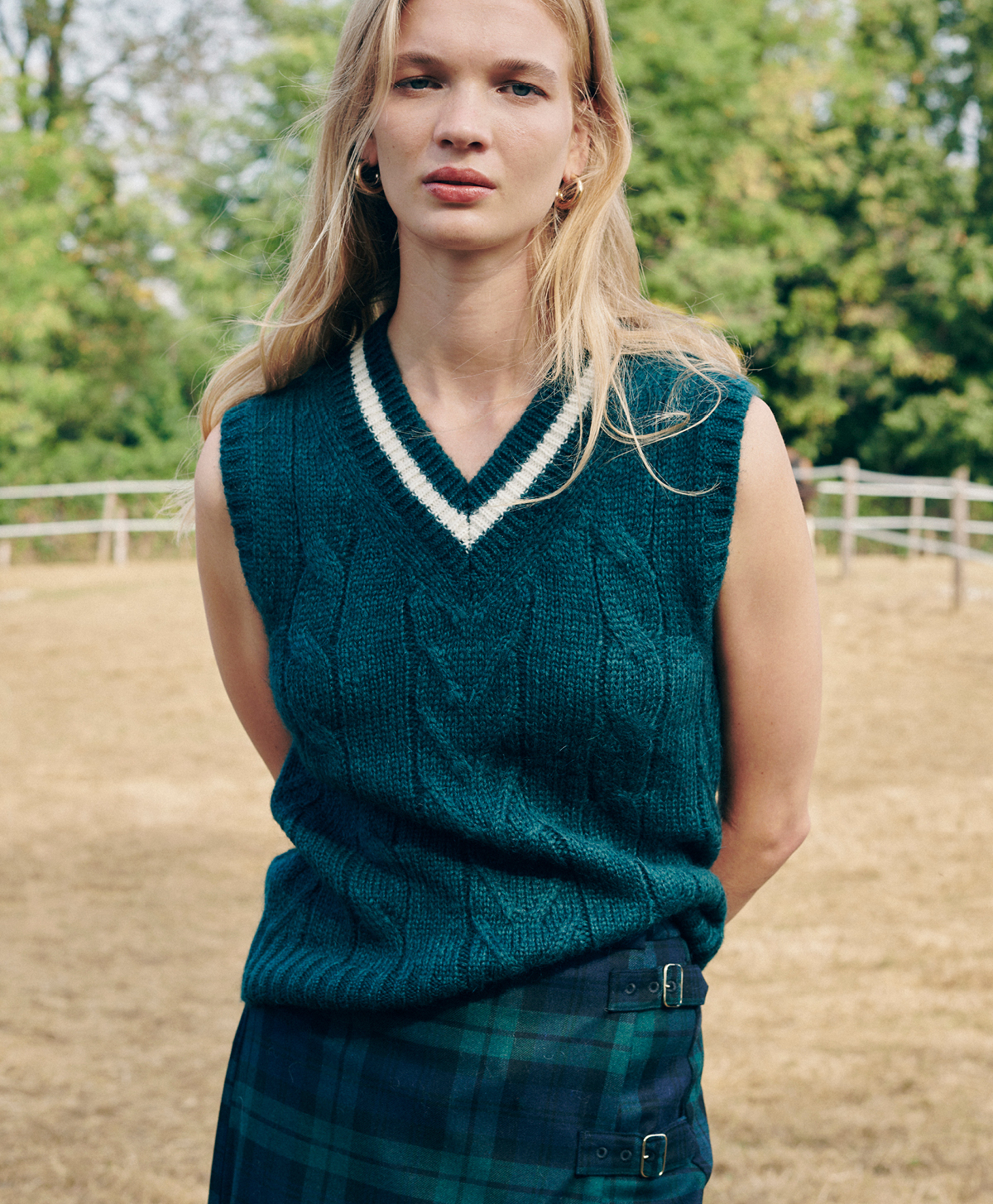 ELIZABETH CABLE-KNIT SWEATER VEST - OIL GREEN - Momonì