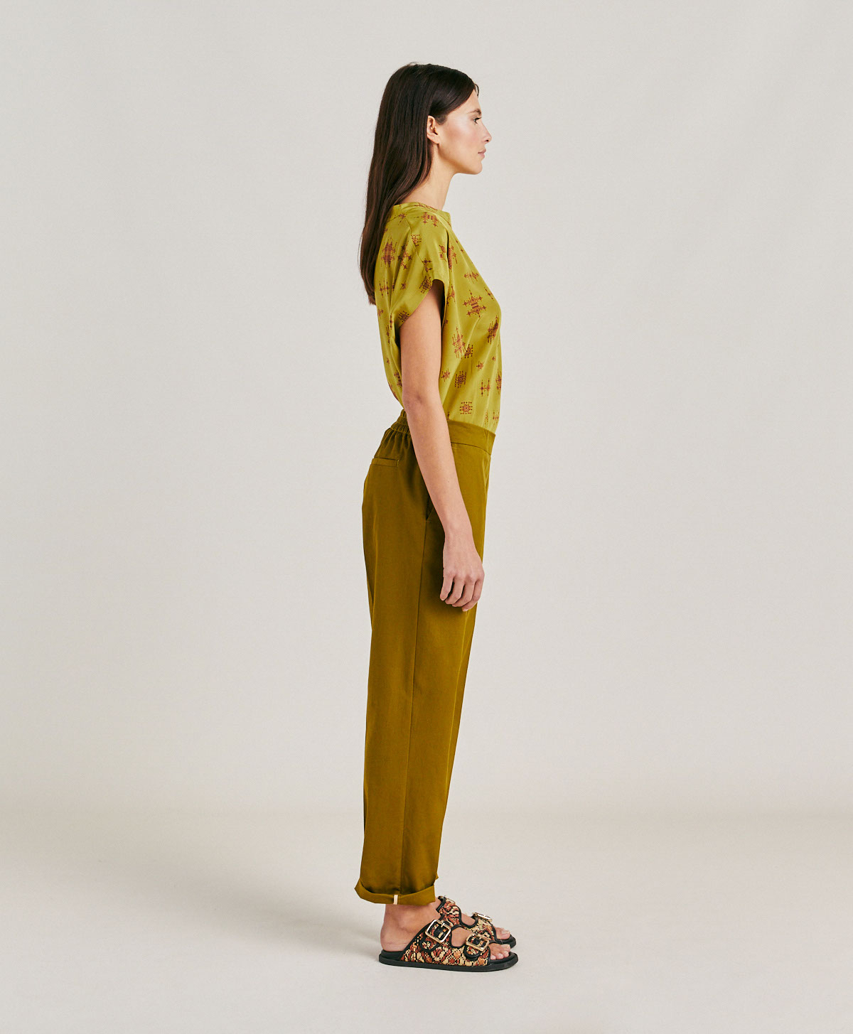 PANTALON HAITI EN GABARDINE - OLIVE - Momonì