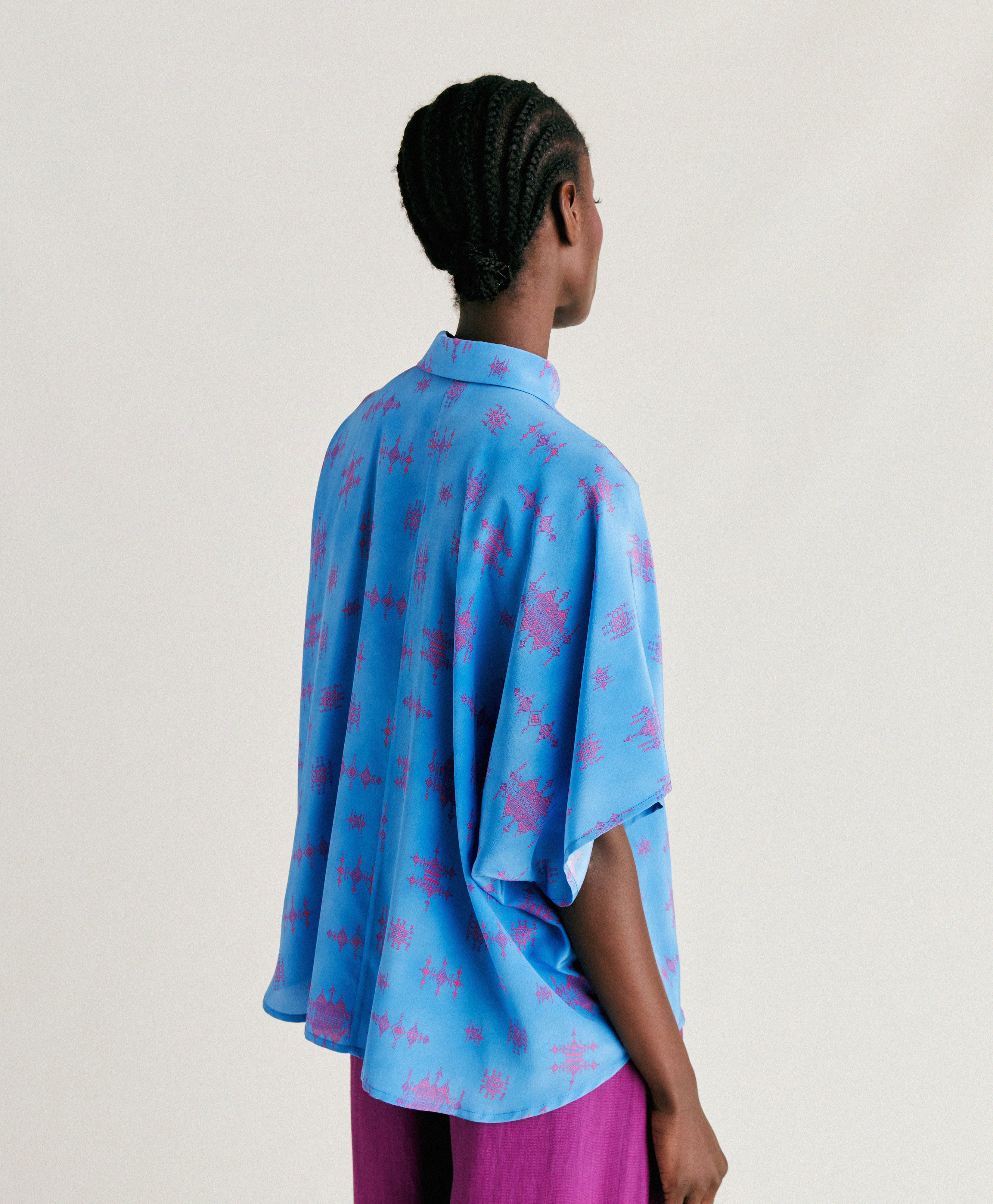 BROOKLYN SHIRT IN CREPE DE CHINE  - CORNFLOWER BLUE/FUCHSIA - Momonì