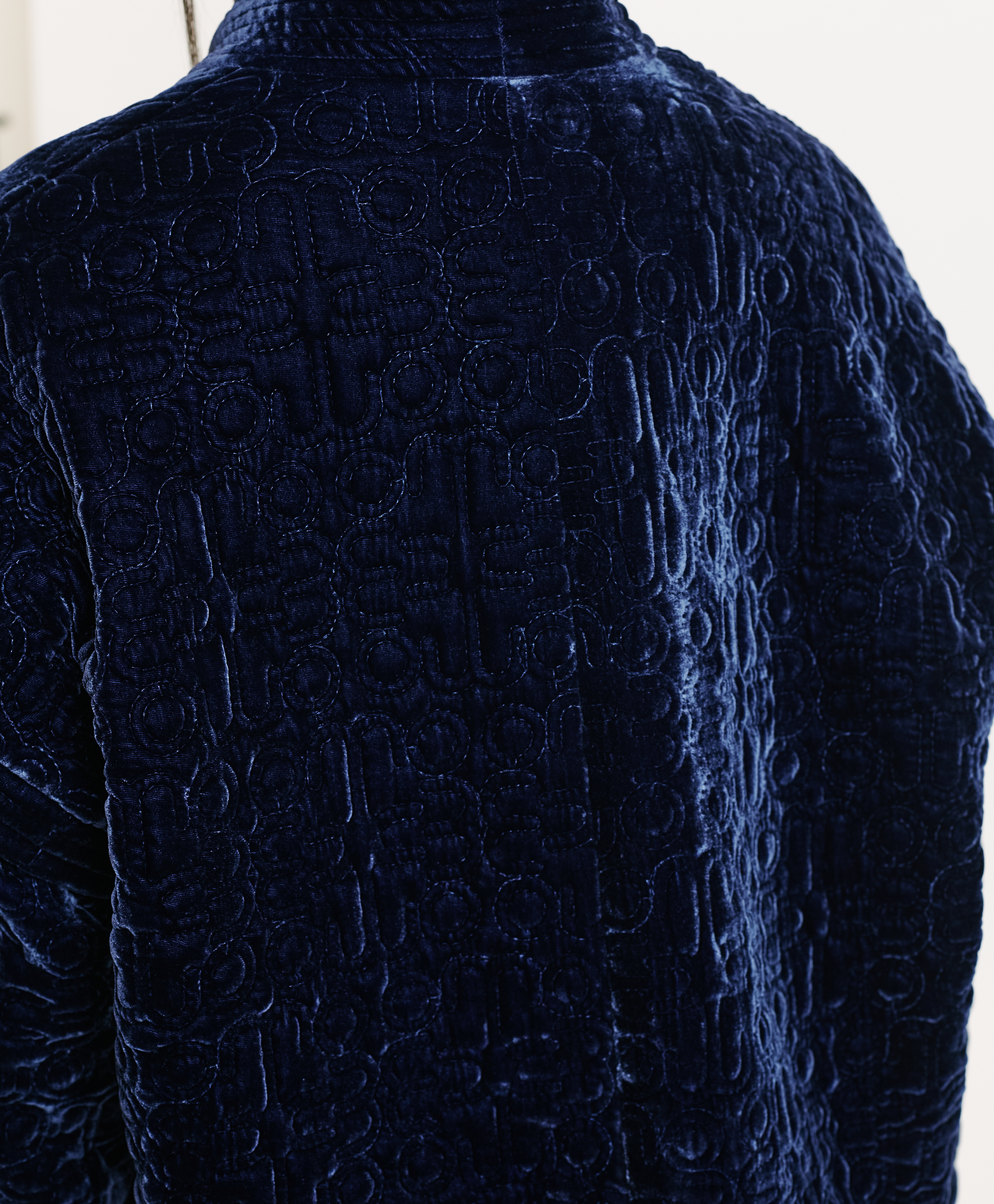 MANTEAU KUMA EN VELOURS MÉLANGE DE SOIE MATELASSÉ - INDIGO - Momonì