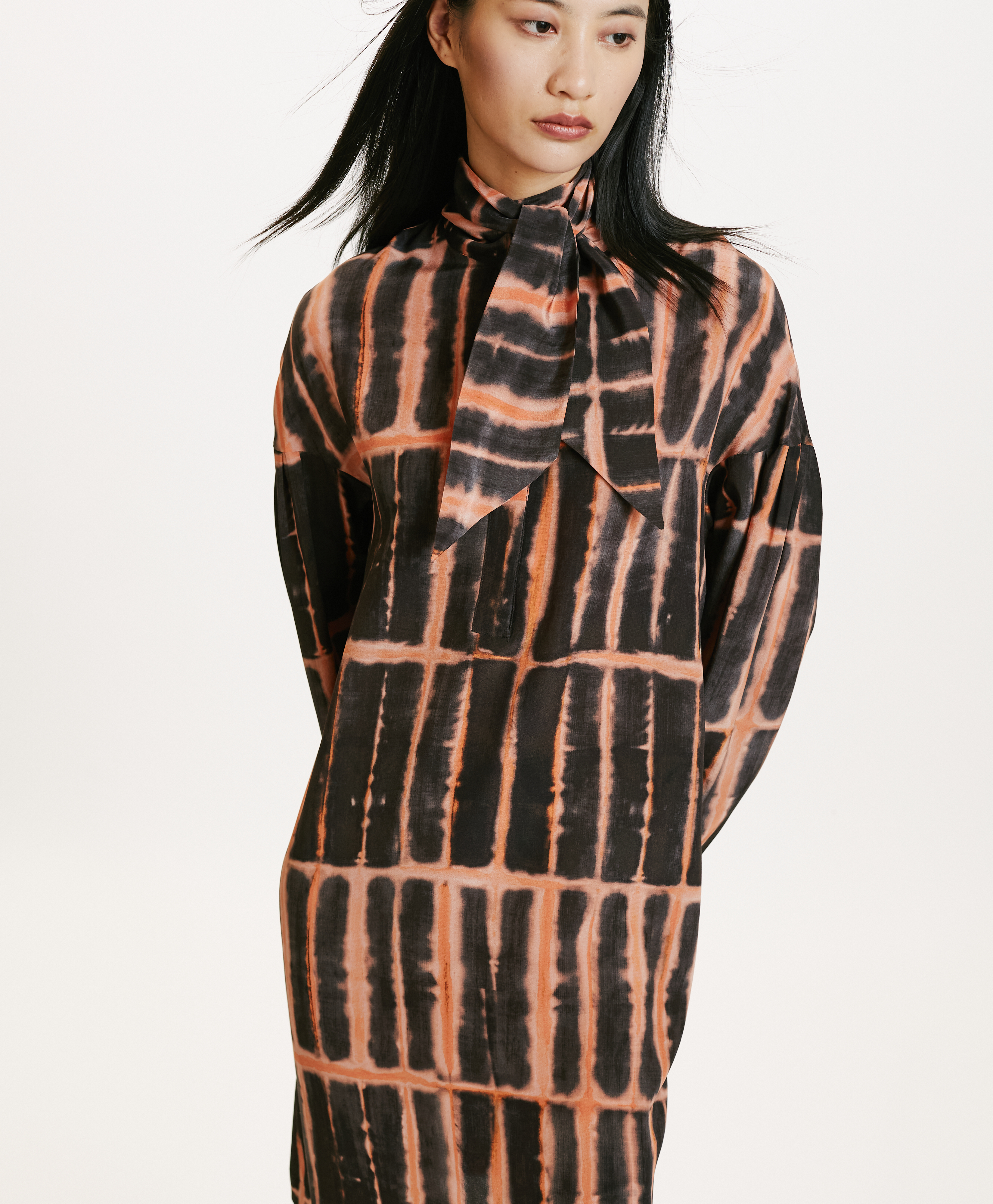 KIRU DRESS IN PRINTED CREPE DE CHINE - BLACK PINK - Momonì