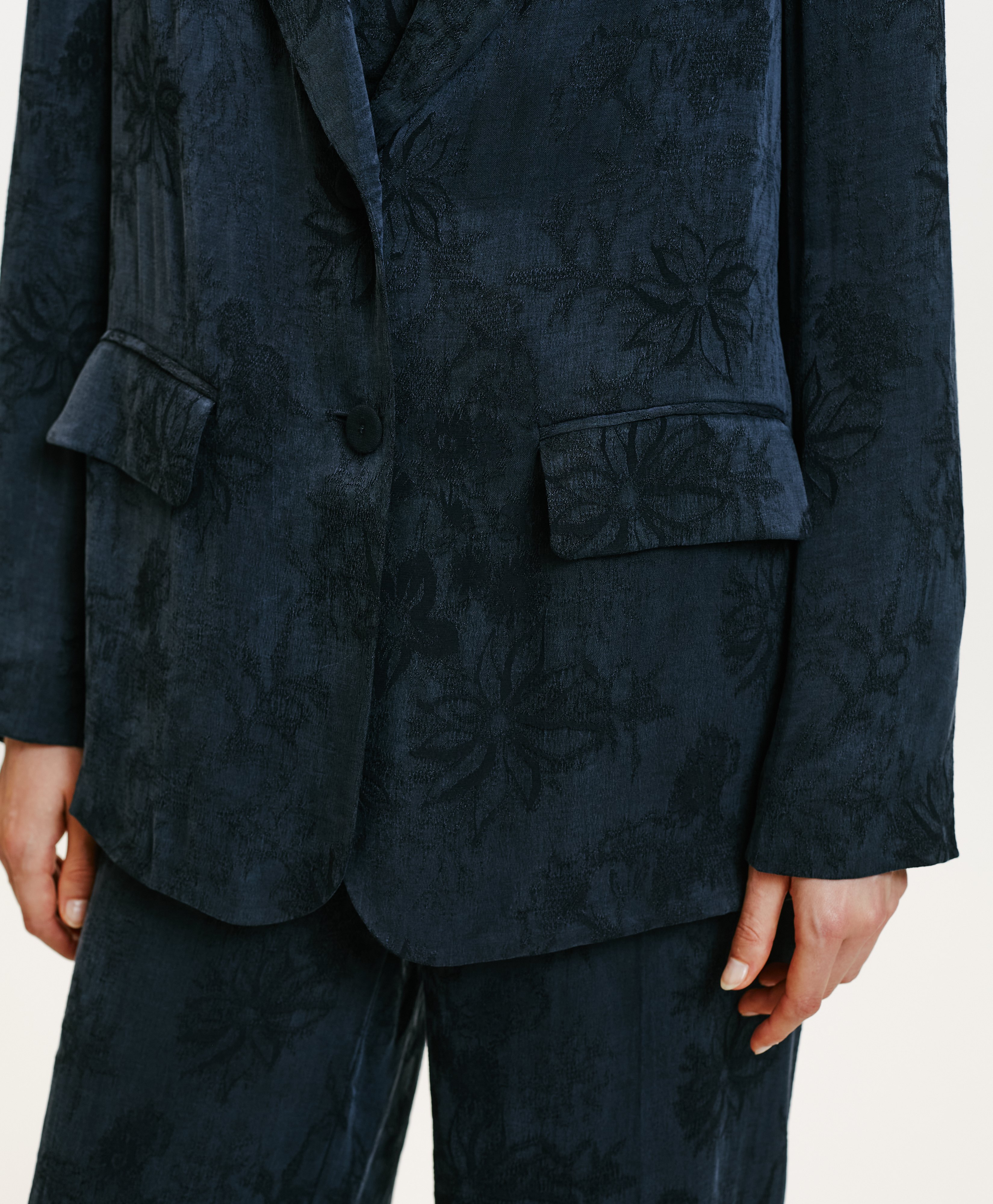 VESTE NAGOYA EN LYONCEL VISCOSE JACQUARD - INDIGO - Momonì