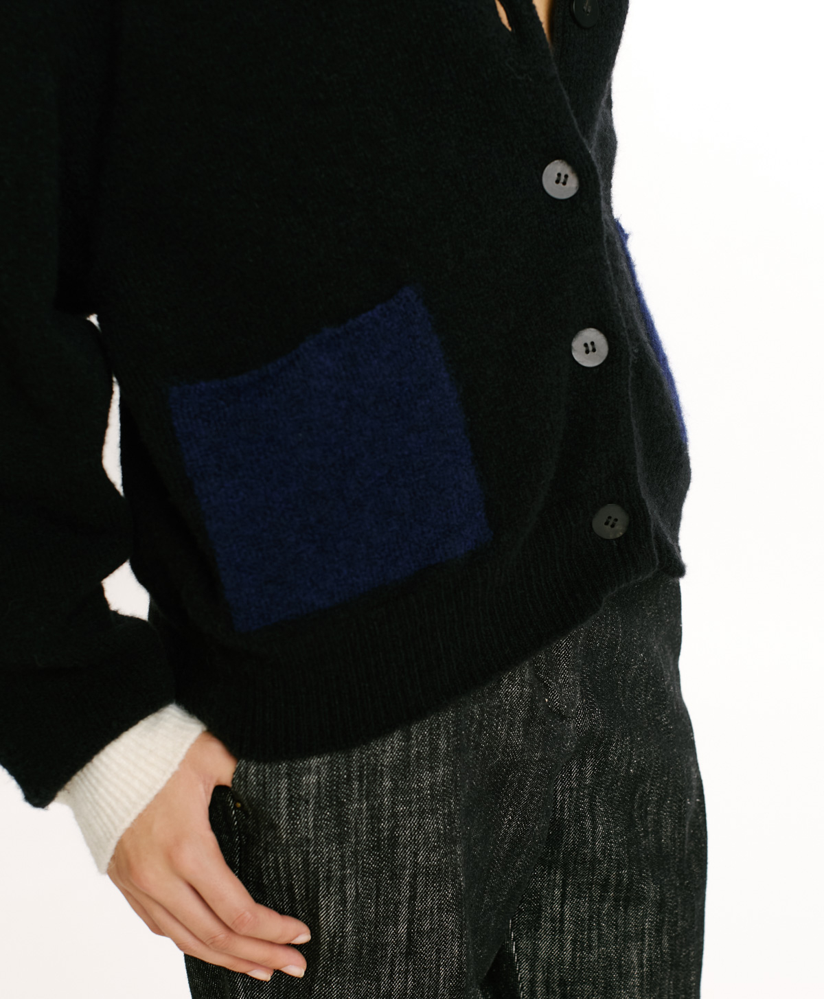 KAERU SWEATER IN COLOUR BLOCK FLEECE-EFFECT WOOL - BLACK - Momonì