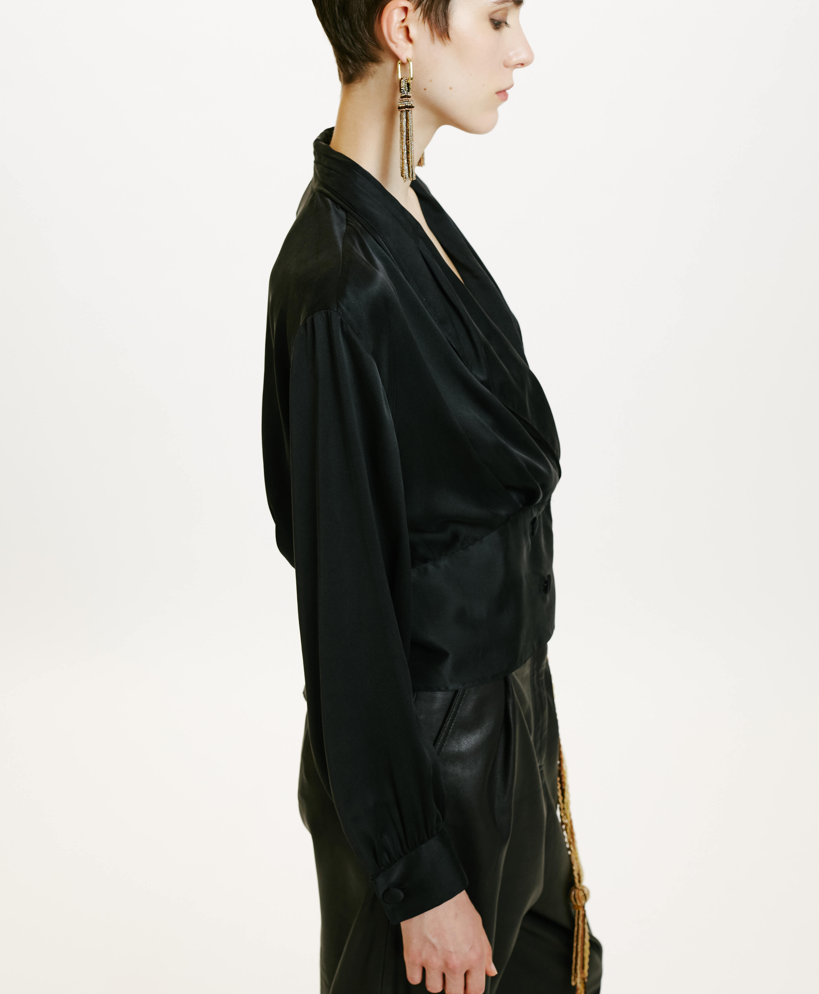 AYUMI SHIRT IN SOLID COLOUR SANDWASHED SILK - BLACK - Momonì